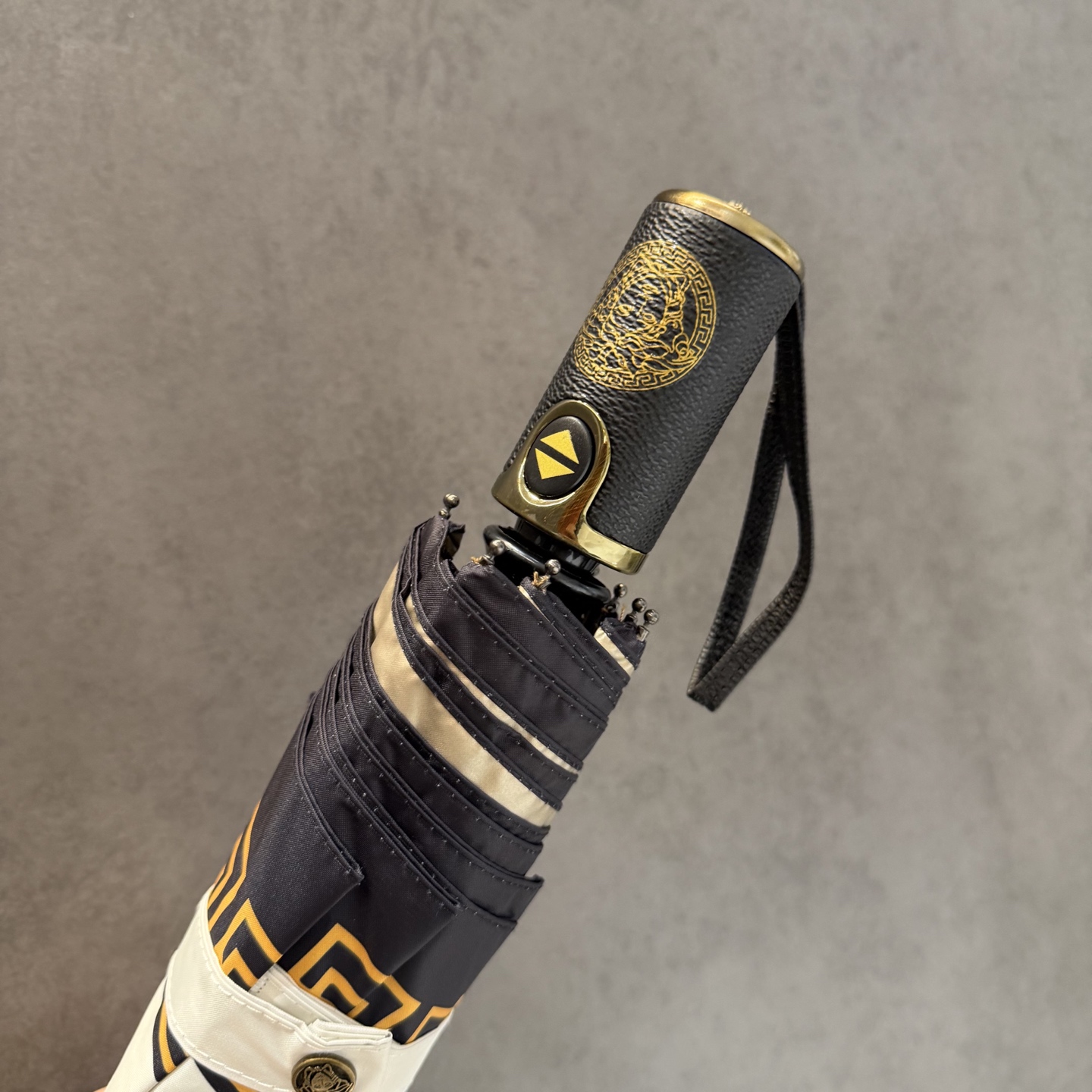 🌈🌈️范思哲（VERSACE）三折防晒睛雨伞。。 夏季新款 全自动折叠晴雨伞 内里黑色涂层防晒有效阻隔紫