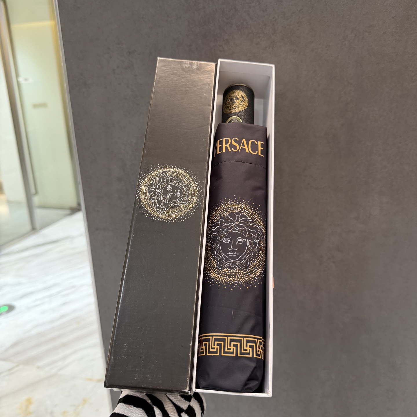 🌈🌈️范思哲（VERSACE）三折防晒睛雨伞。。 夏季新款 全自动折叠晴雨伞 内里黑色涂层防晒有效阻隔紫