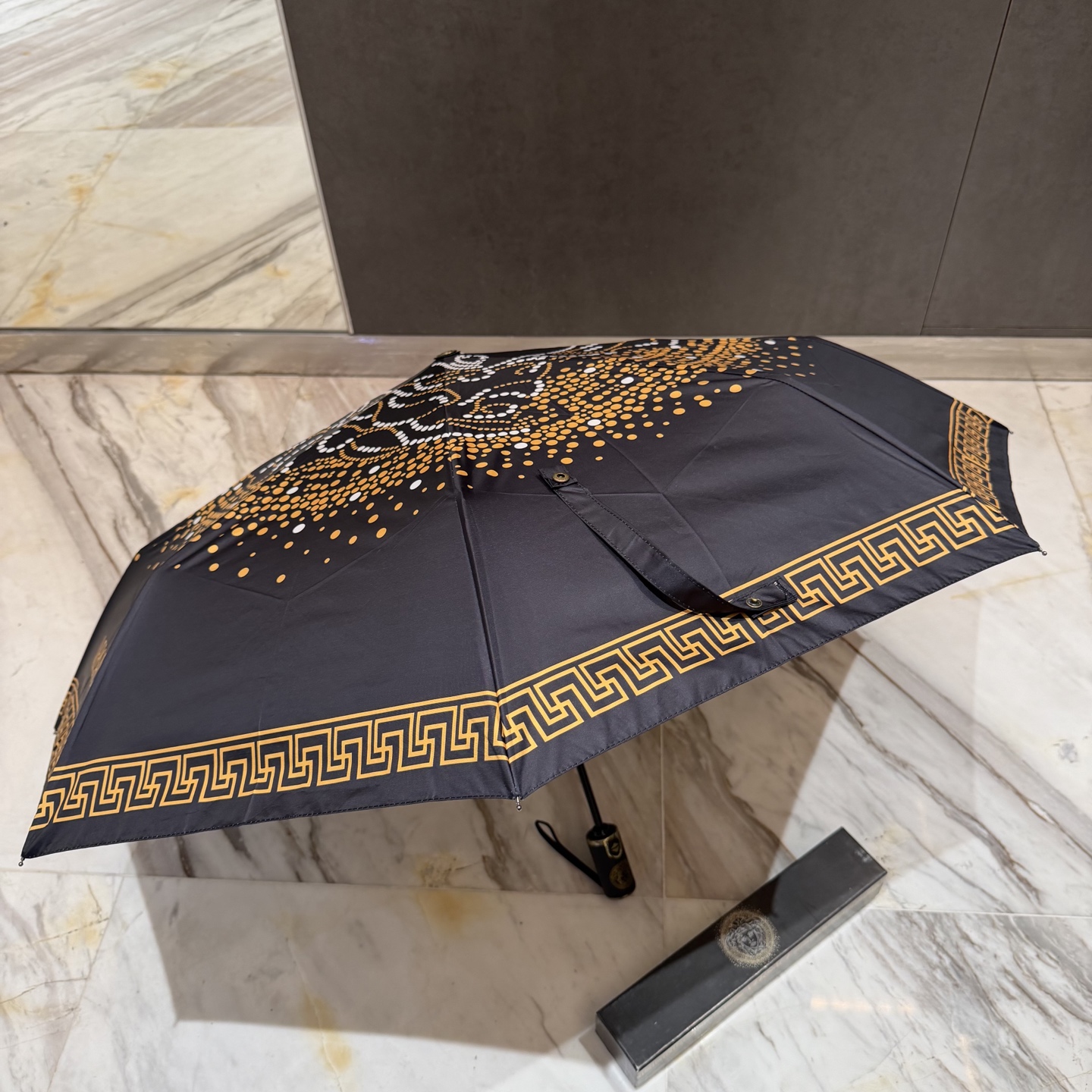 🌈🌈️范思哲（VERSACE）三折防晒睛雨伞。。 夏季新款 全自动折叠晴雨伞 内里黑色涂层防晒有效阻隔紫