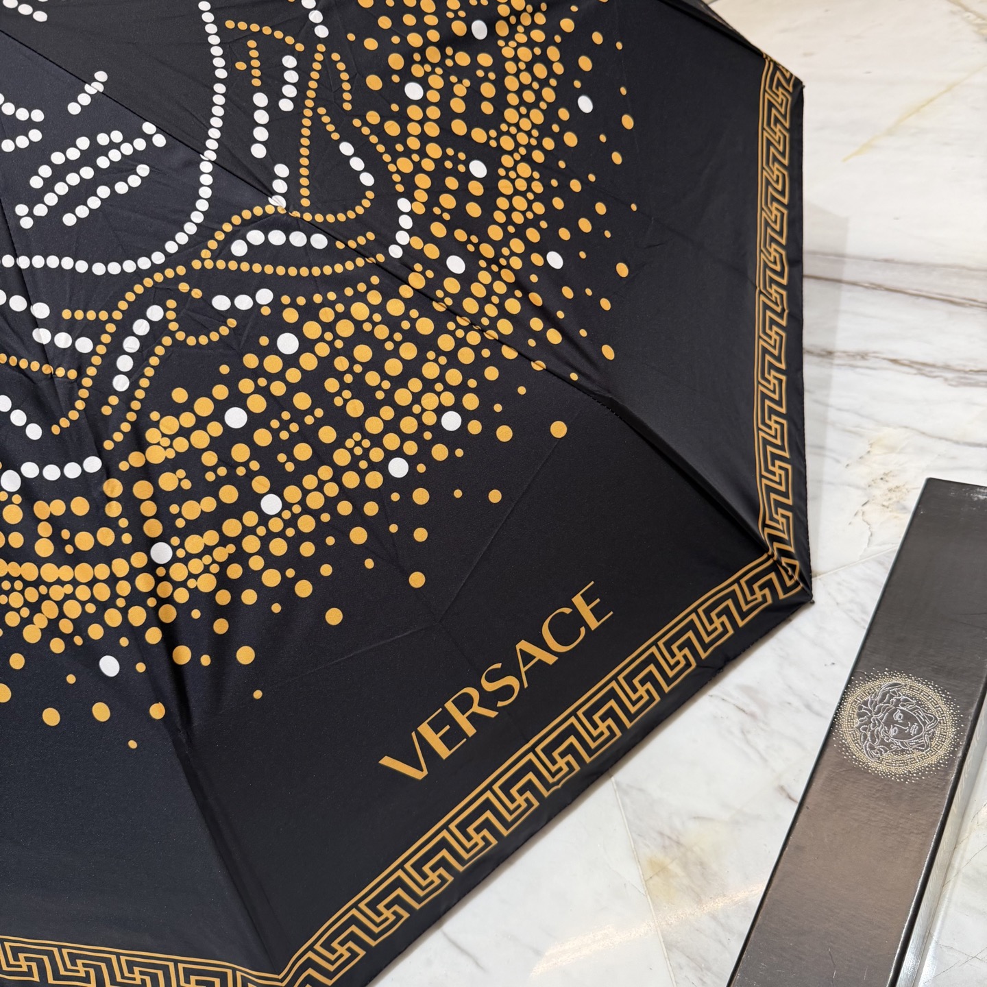 🌈🌈️范思哲（VERSACE）三折防晒睛雨伞。。 夏季新款 全自动折叠晴雨伞 内里黑色涂层防晒有效阻隔紫