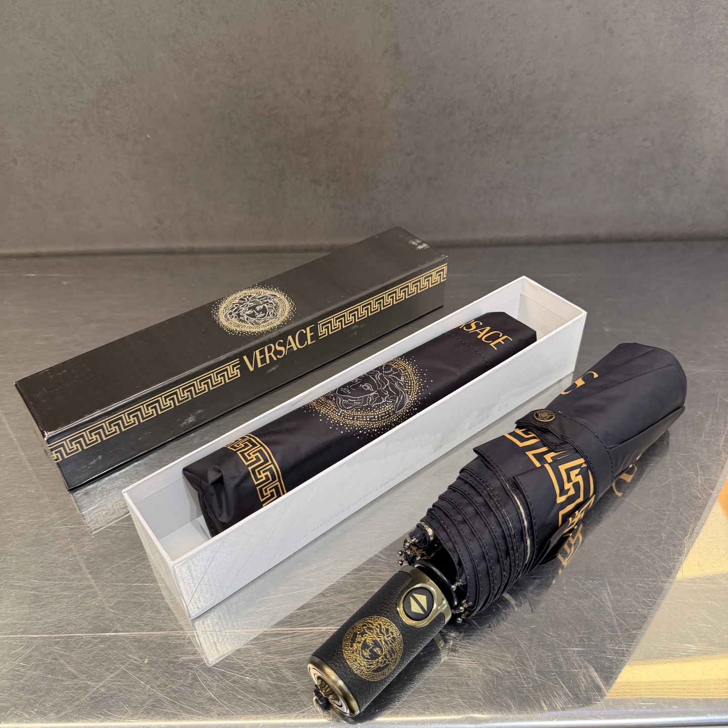 🌈🌈️范思哲（VERSACE）三折防晒睛雨伞。。 夏季新款 全自动折叠晴雨伞 内里黑色涂层防晒有效阻隔紫