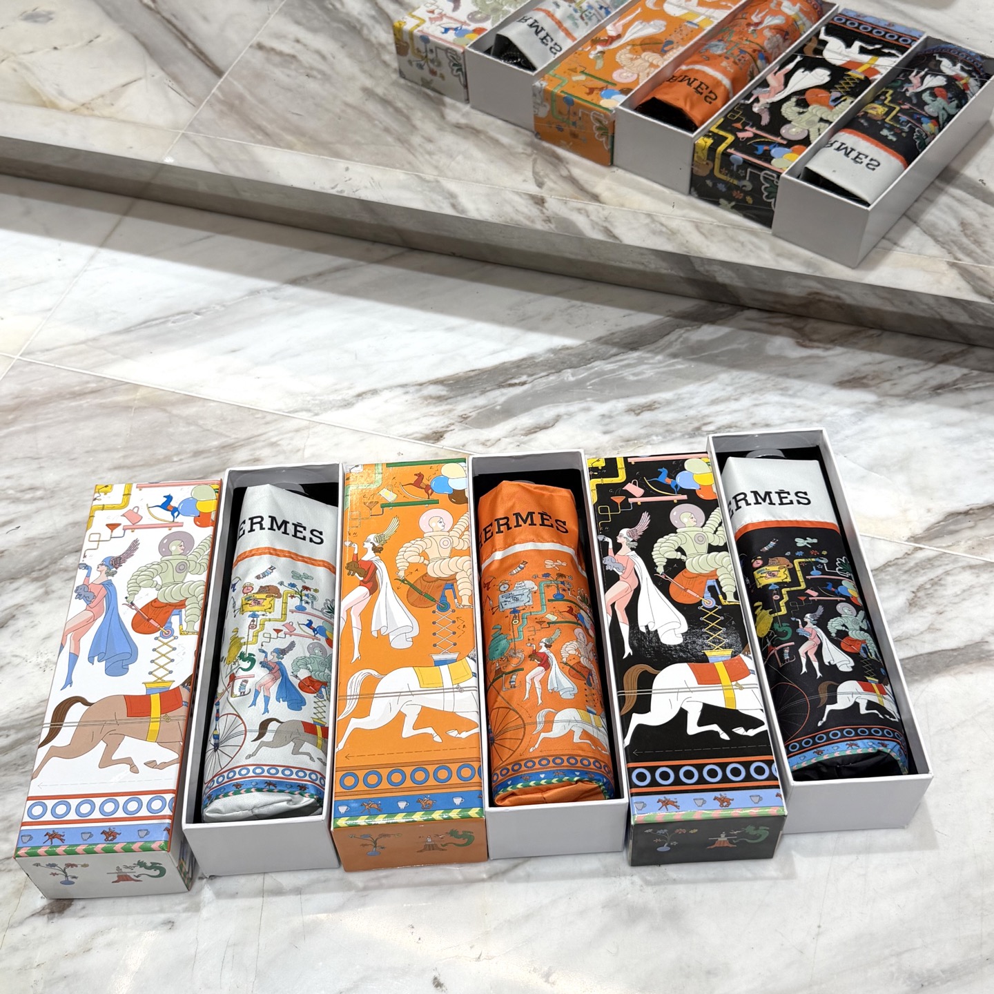 爱马仕HERMS 新款老花五折手开晴雨伞 内里黑色涂层防晒有效阻隔紫外线99%，UPF>50 所以能起到