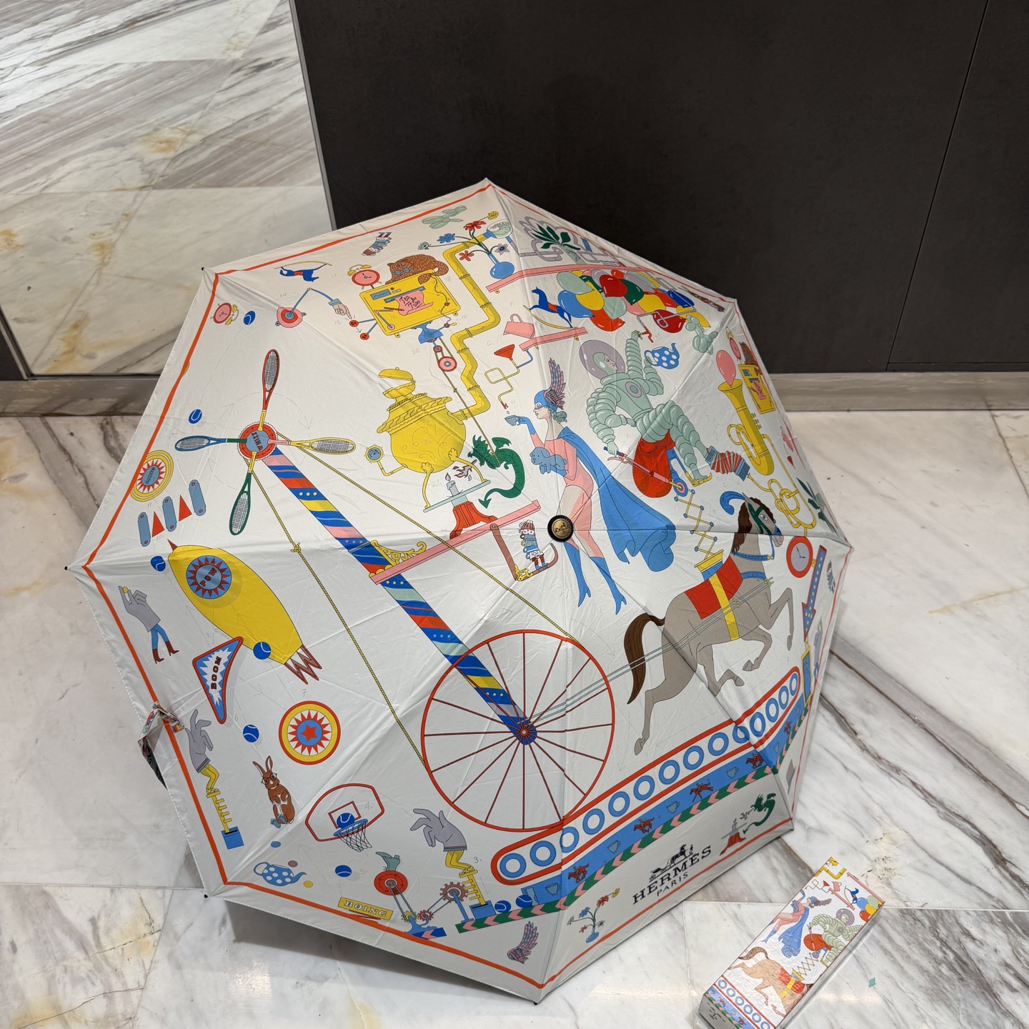 爱马仕HERMS 新款老花五折手开晴雨伞 内里黑色涂层防晒有效阻隔紫外线99%，UPF>50 所以能起到