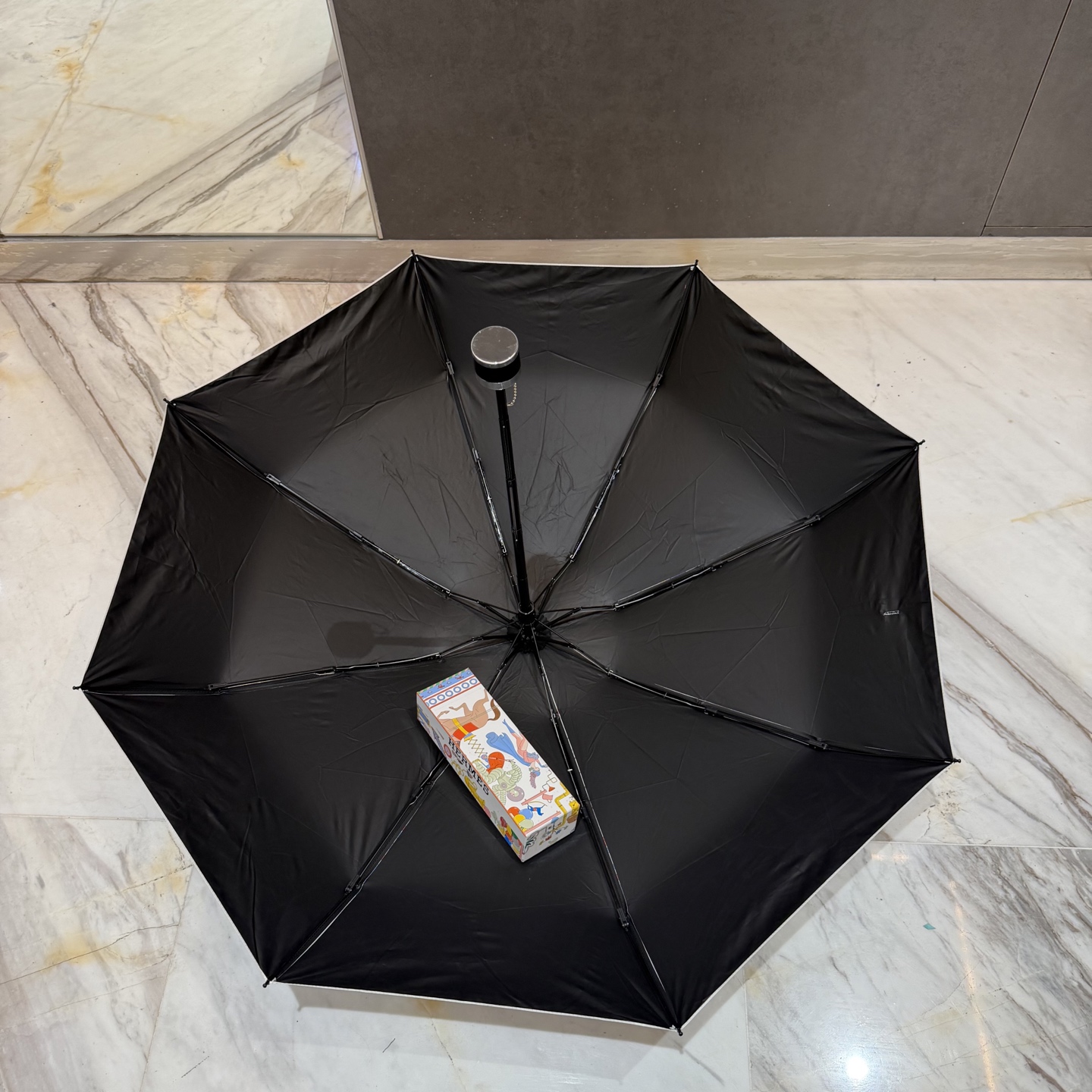 爱马仕HERMS 新款老花五折手开晴雨伞 内里黑色涂层防晒有效阻隔紫外线99%，UPF>50 所以能起到