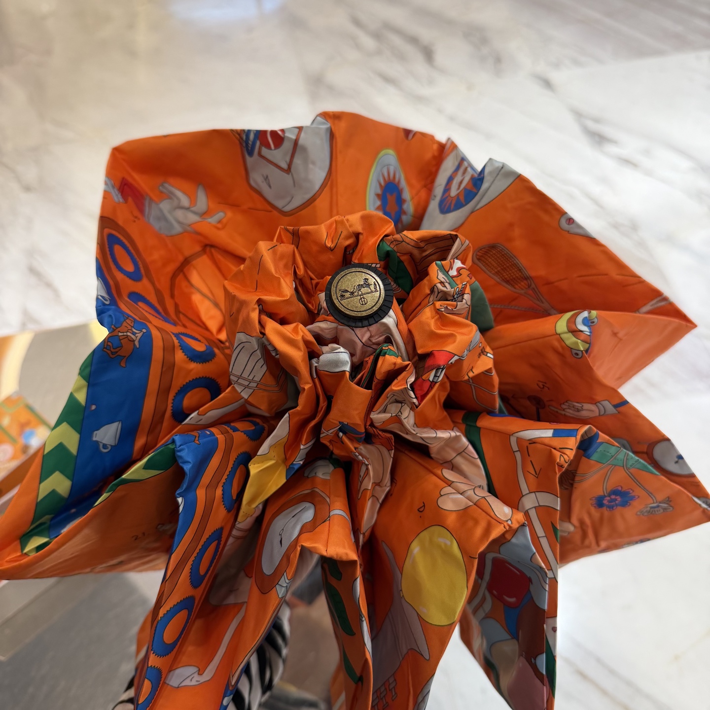 爱马仕HERMS 新款老花五折手开晴雨伞 内里黑色涂层防晒有效阻隔紫外线99%，UPF>50 所以能起到