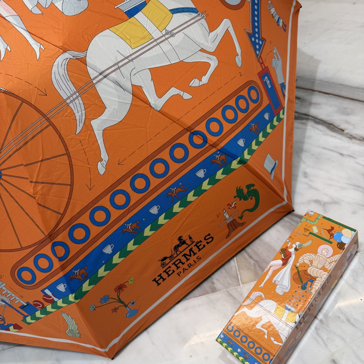 爱马仕HERMS 新款老花五折手开晴雨伞 内里黑色涂层防晒有效阻隔紫外线99%，UPF>50 所以能起到