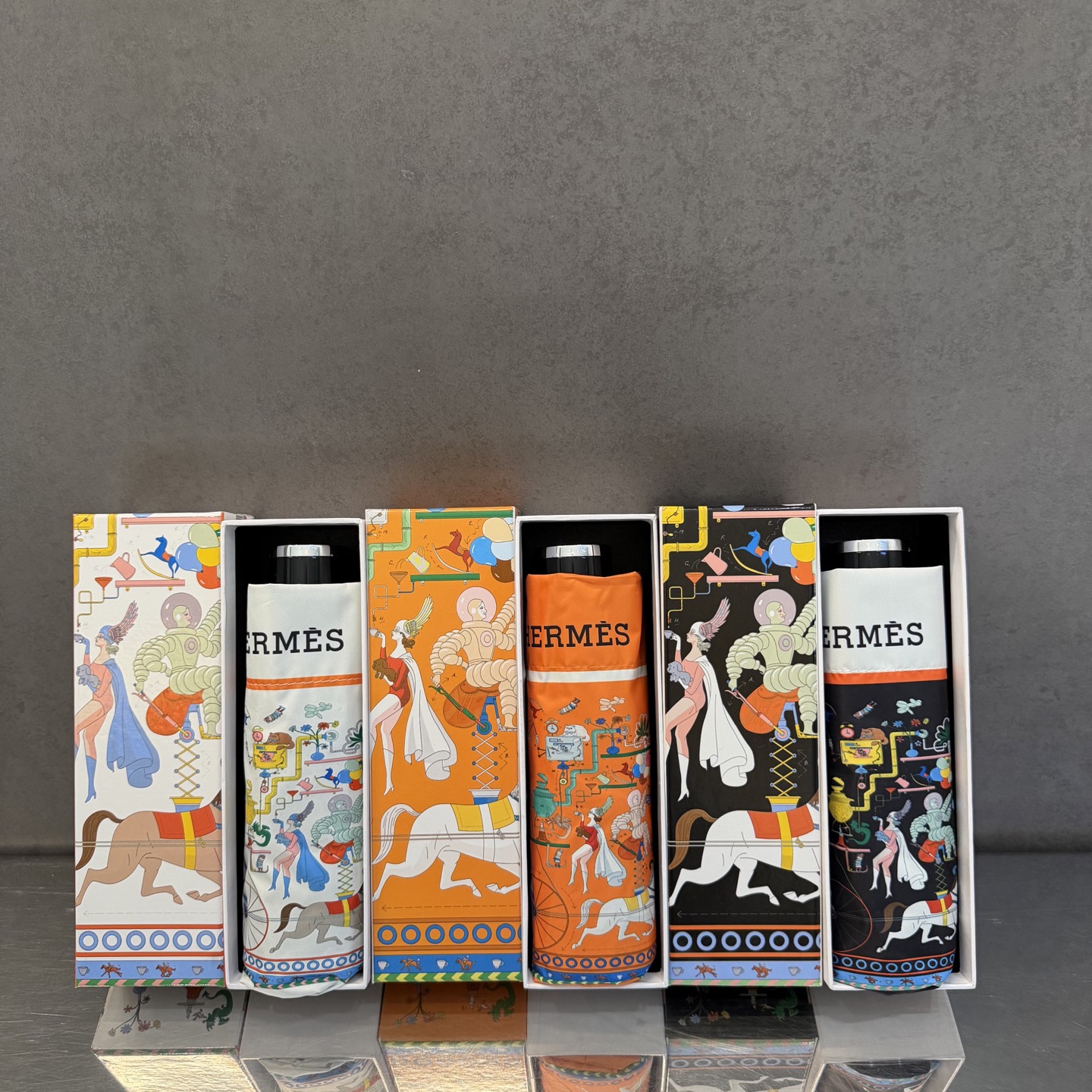 爱马仕HERMS 新款老花五折手开晴雨伞 内里黑色涂层防晒有效阻隔紫外线99%，UPF>50 所以能起到