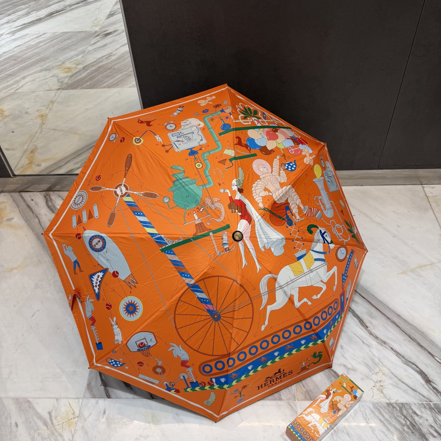 爱马仕HERMS 新款老花五折手开晴雨伞 内里黑色涂层防晒有效阻隔紫外线99%，UPF>50 所以能起到