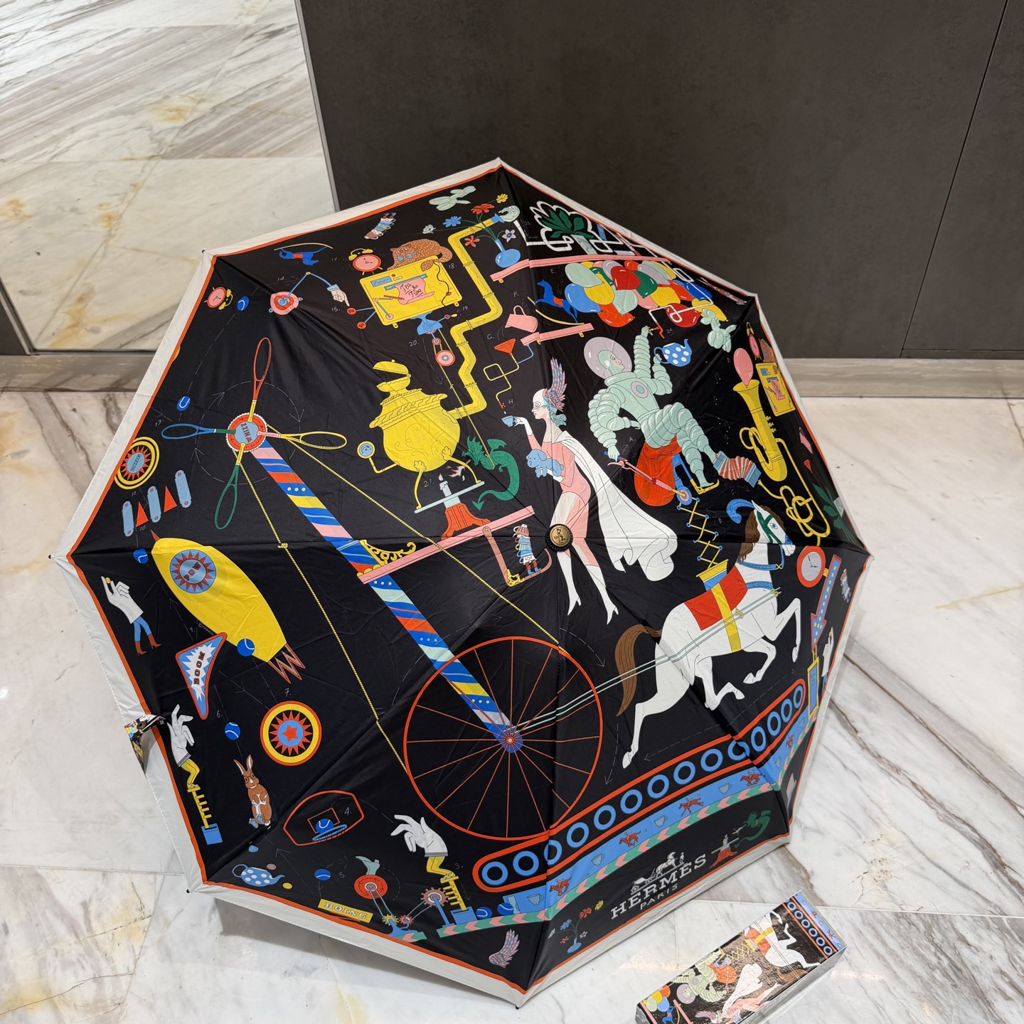 爱马仕HERMS 新款老花五折手开晴雨伞 内里黑色涂层防晒有效阻隔紫外线99%，UPF>50 所以能起到