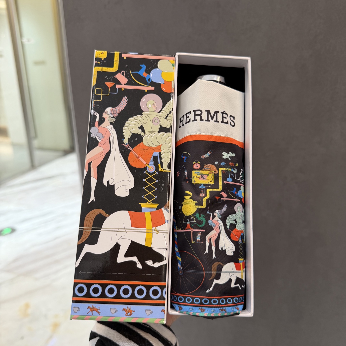 爱马仕HERMS 新款老花五折手开晴雨伞 内里黑色涂层防晒有效阻隔紫外线99%，UPF>50 所以能起到