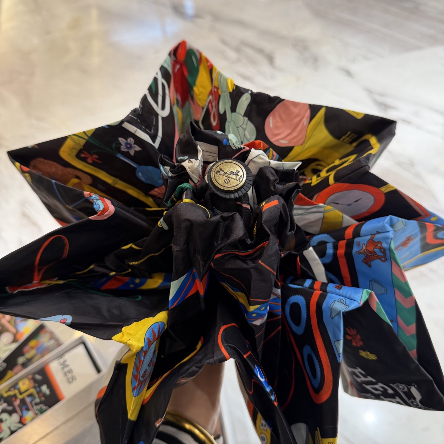 爱马仕HERMS 新款老花五折手开晴雨伞 内里黑色涂层防晒有效阻隔紫外线99%，UPF>50 所以能起到