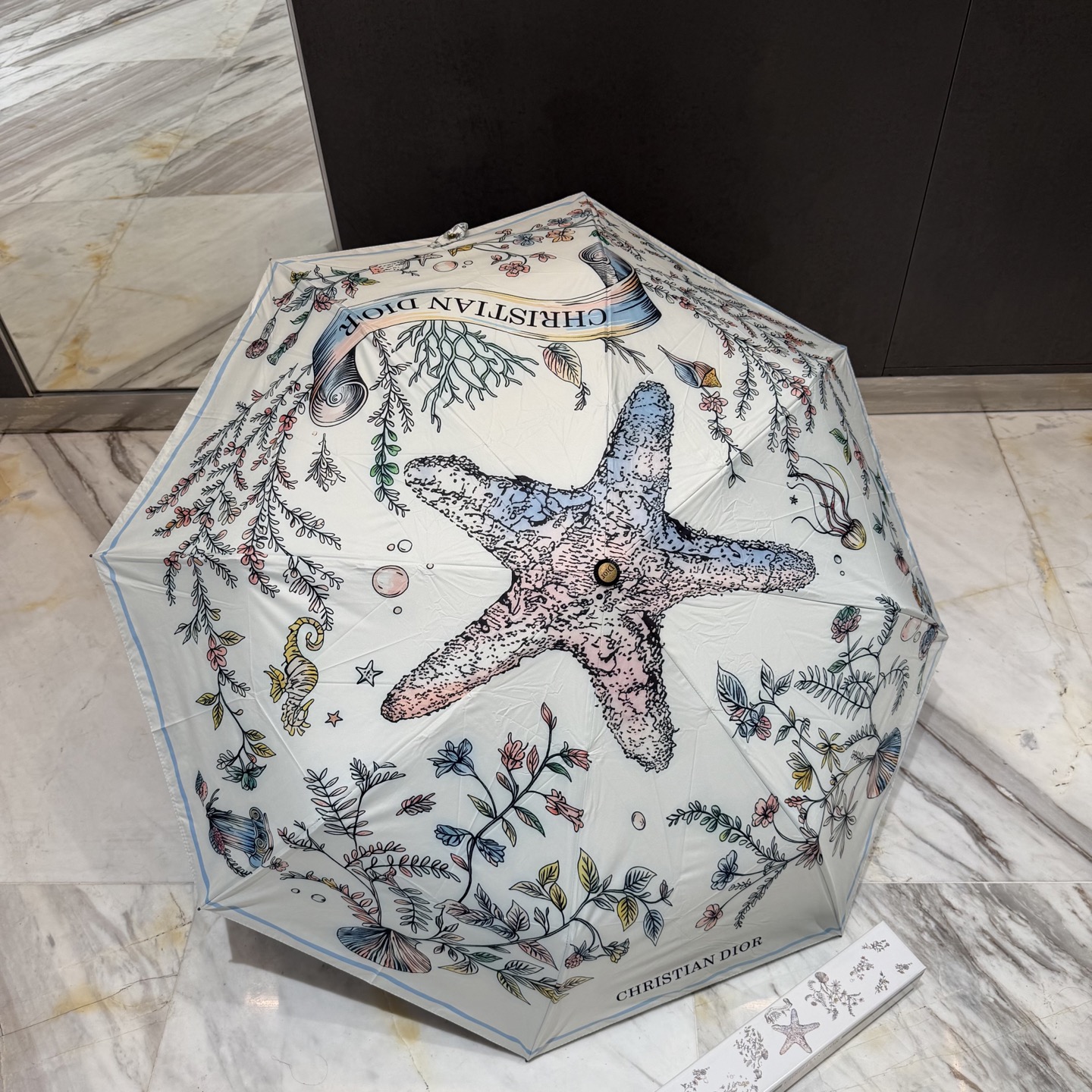 迪奥Dior 三折防晒睛雨伞。。夏季新款 全自动折叠晴雨伞 内里黑色涂层防晒有效阻隔紫外线99%，UPF