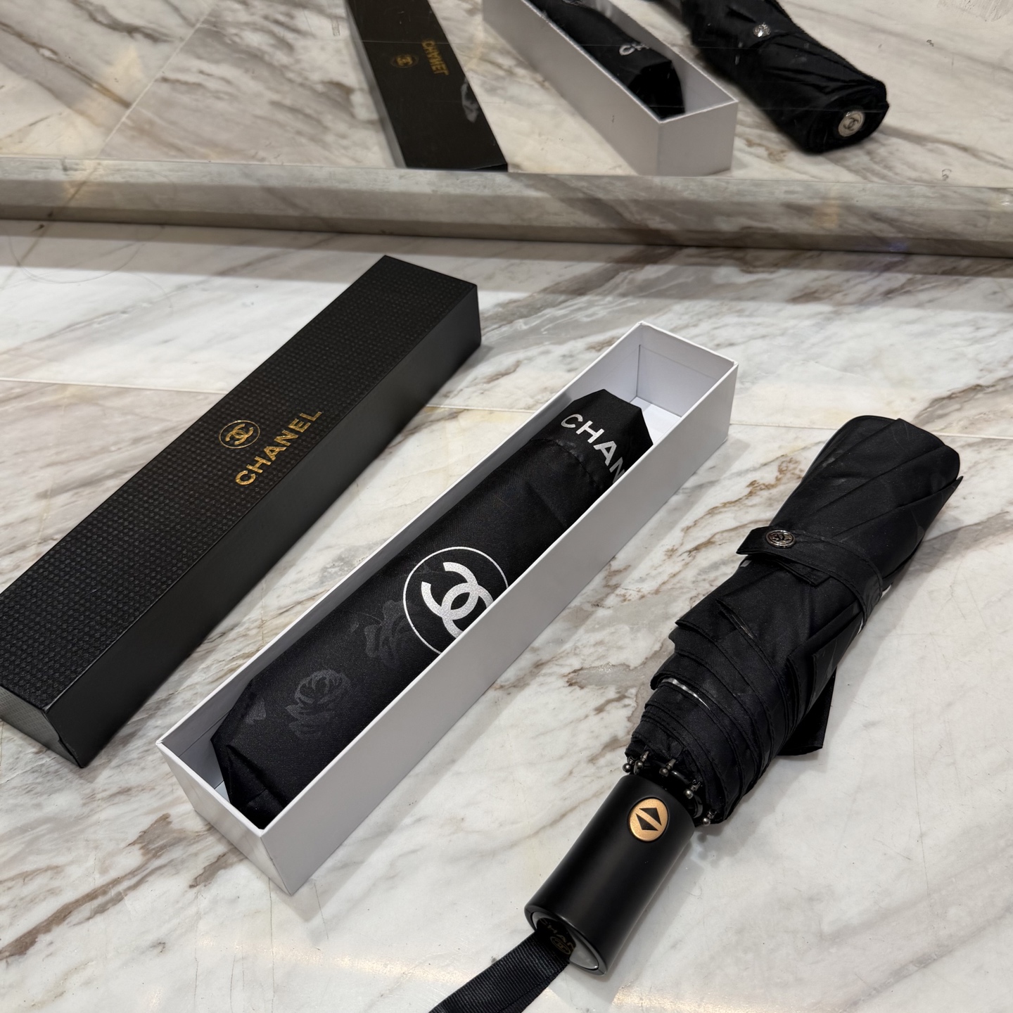 CHANEL（香奈儿）夏季新款 全自动折叠晴雨伞 黑色涂层防晒有效阻隔紫外线99%，UPF>50 所以能