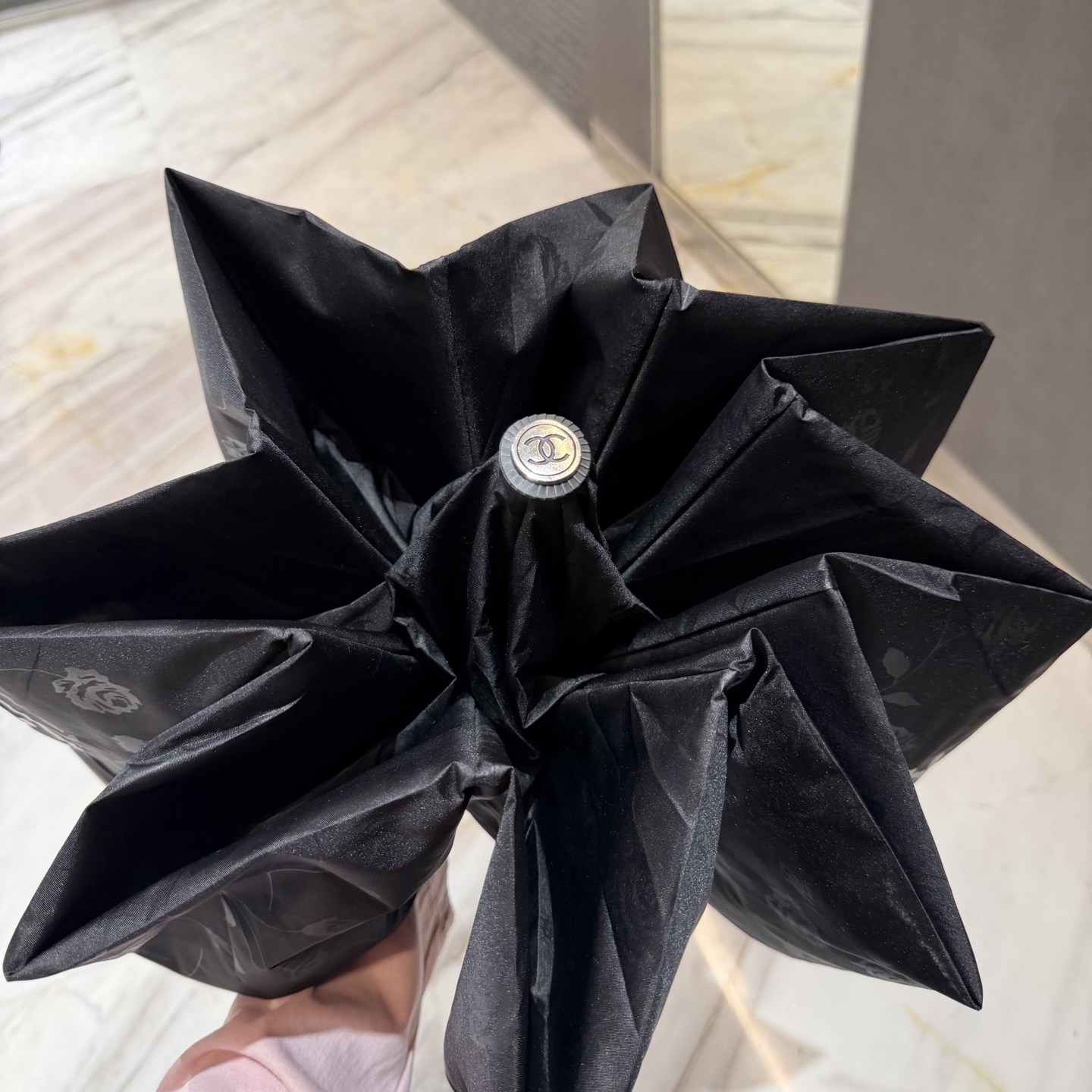 CHANEL（香奈儿）夏季新款 全自动折叠晴雨伞 黑色涂层防晒有效阻隔紫外线99%，UPF>50 所以能