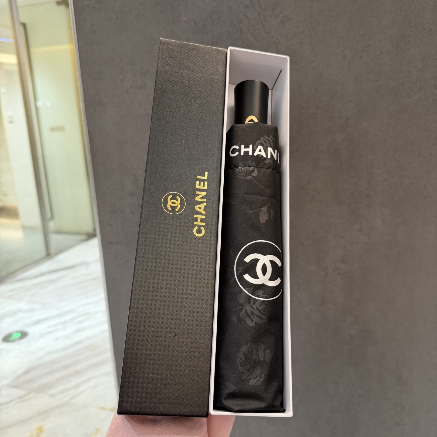 CHANEL（香奈儿）夏季新款 全自动折叠晴雨伞 黑色涂层防晒有效阻隔紫外线99%，UPF>50 所以能