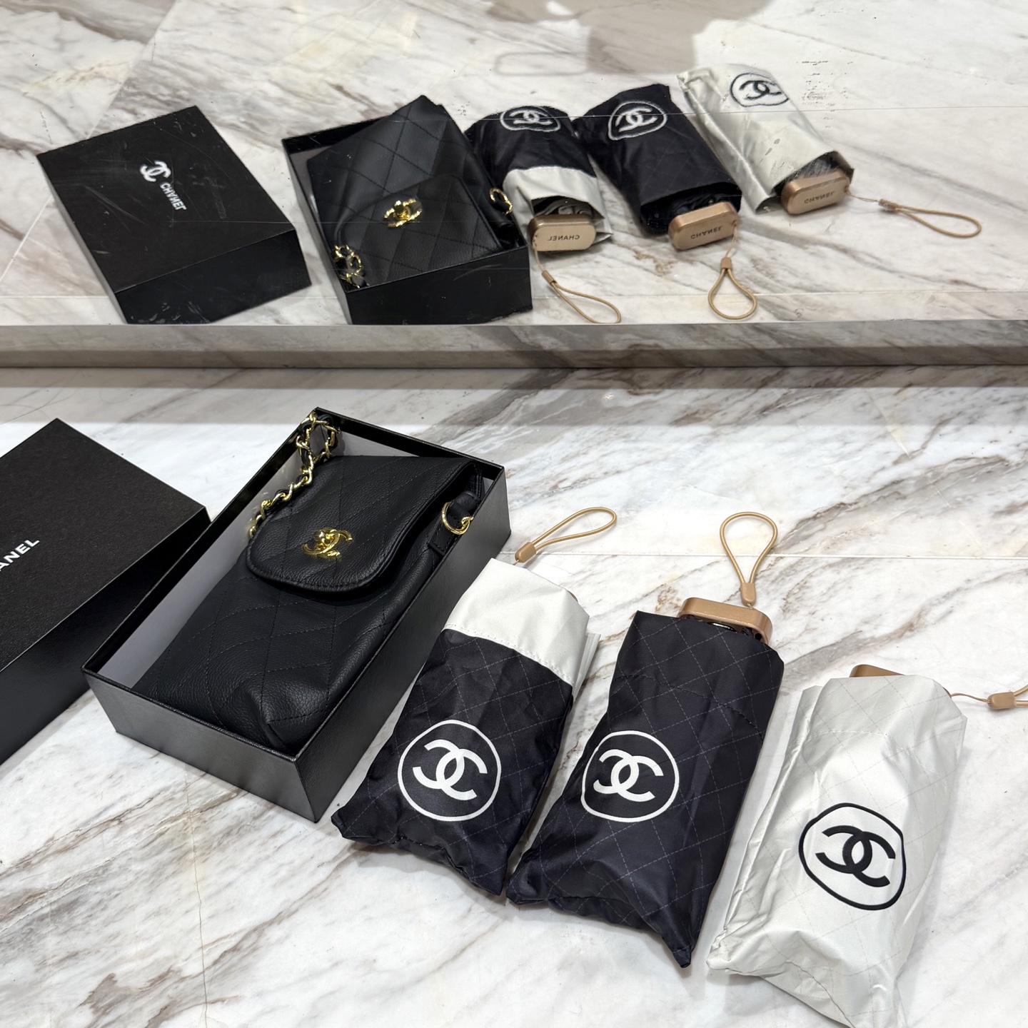 CHANEL（香奈儿）夏季新款 拼接五折晴雨伞 配送链包配套礼盒 链包可放手机 ，时尚博主人手一套，造型