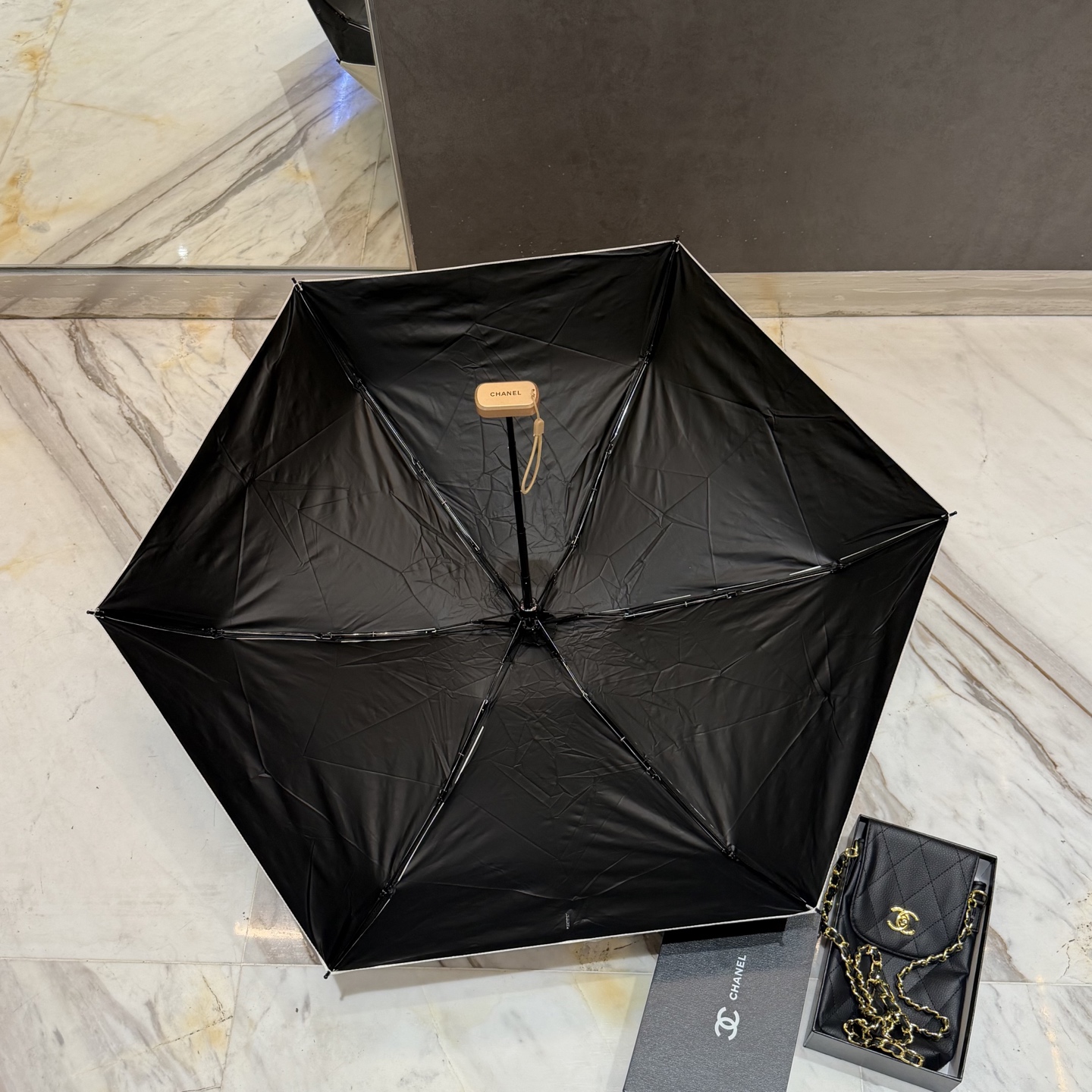 CHANEL（香奈儿）夏季新款 拼接五折晴雨伞 配送链包配套礼盒 链包可放手机 ，时尚博主人手一套，造型