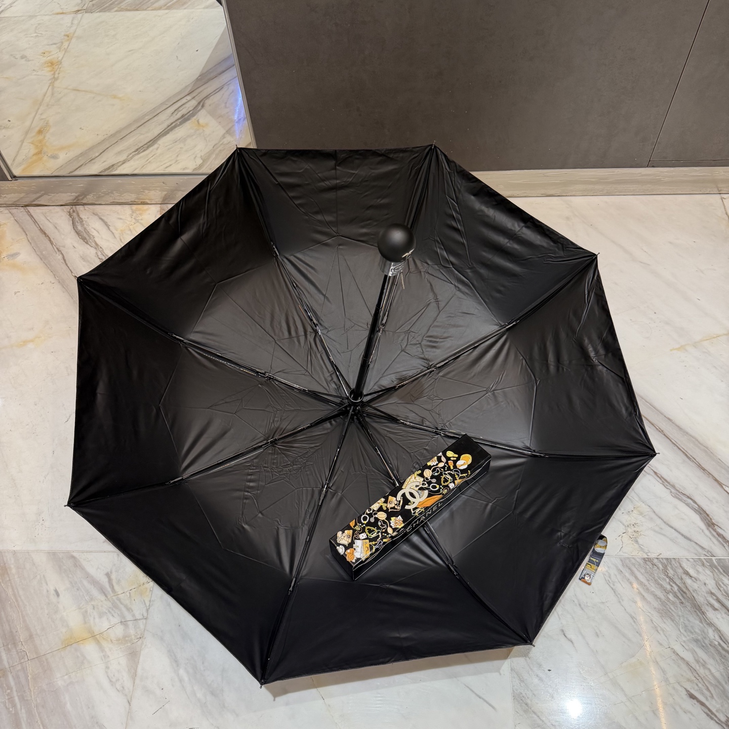 CHANEL（香奈儿）夏季新款 全自动折叠晴雨伞 黑色涂层防晒有效阻隔紫外线99%，UPF>50 所以能