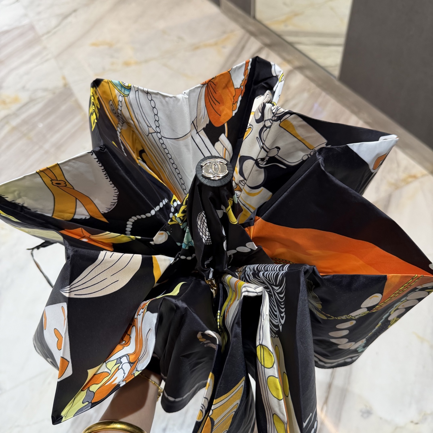 CHANEL（香奈儿）夏季新款 全自动折叠晴雨伞 黑色涂层防晒有效阻隔紫外线99%，UPF>50 所以能