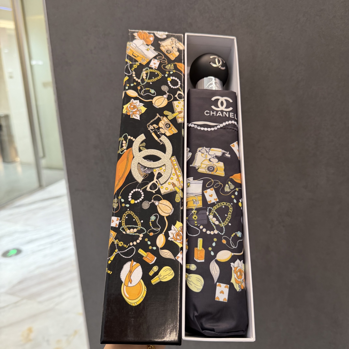 CHANEL（香奈儿）夏季新款 全自动折叠晴雨伞 黑色涂层防晒有效阻隔紫外线99%，UPF>50 所以能