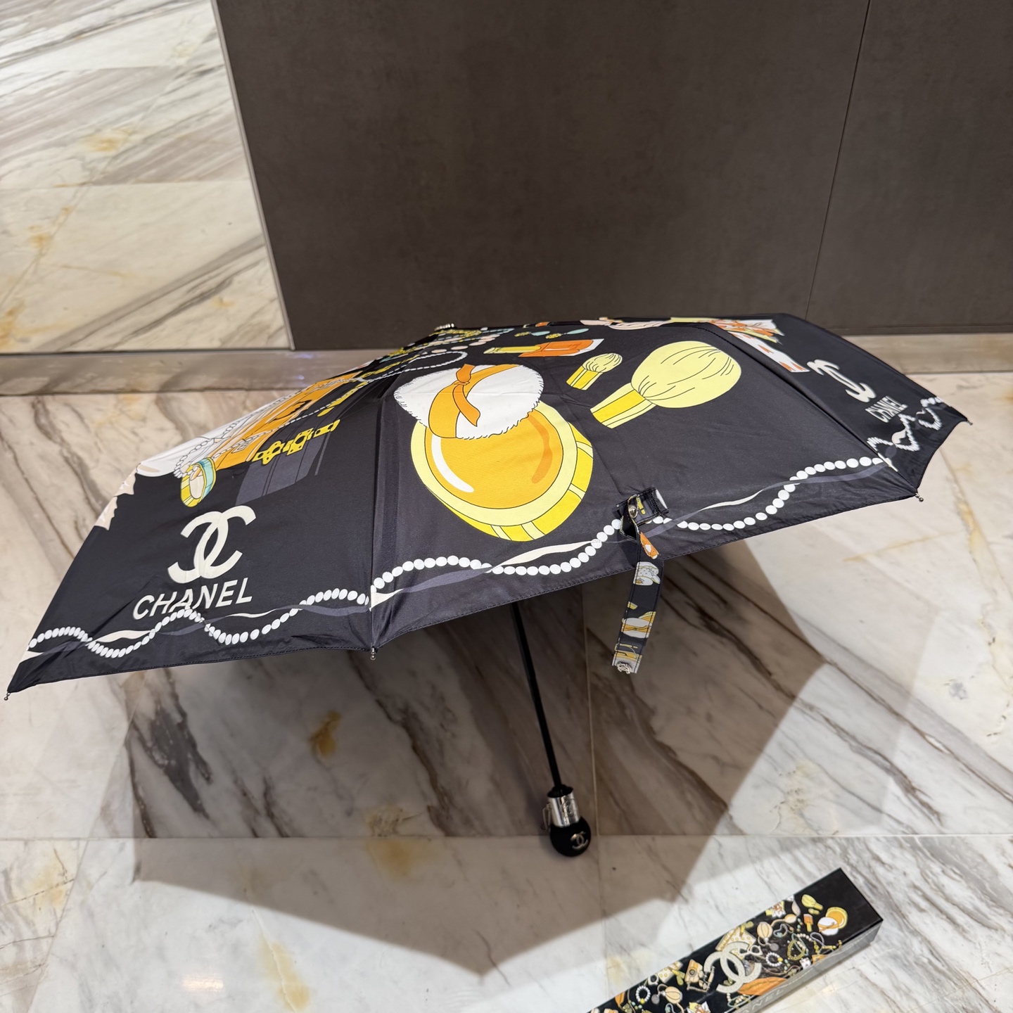 CHANEL（香奈儿）夏季新款 全自动折叠晴雨伞 黑色涂层防晒有效阻隔紫外线99%，UPF>50 所以能
