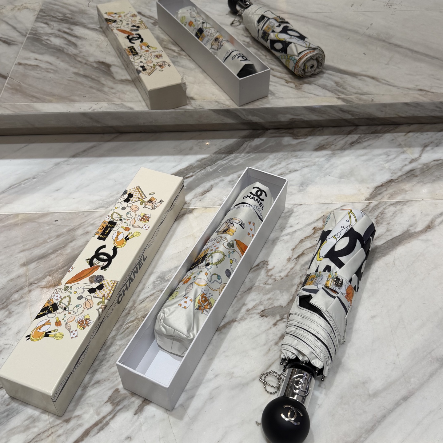 CHANEL（香奈儿）夏季新款 全自动折叠晴雨伞 黑色涂层防晒有效阻隔紫外线99%，UPF>50 所以能