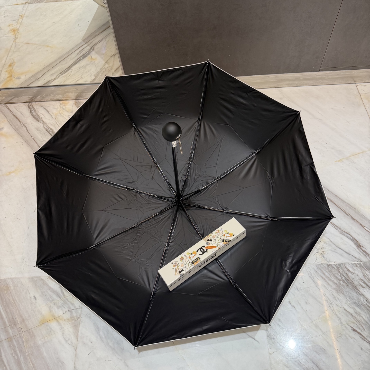 CHANEL（香奈儿）夏季新款 全自动折叠晴雨伞 黑色涂层防晒有效阻隔紫外线99%，UPF>50 所以能