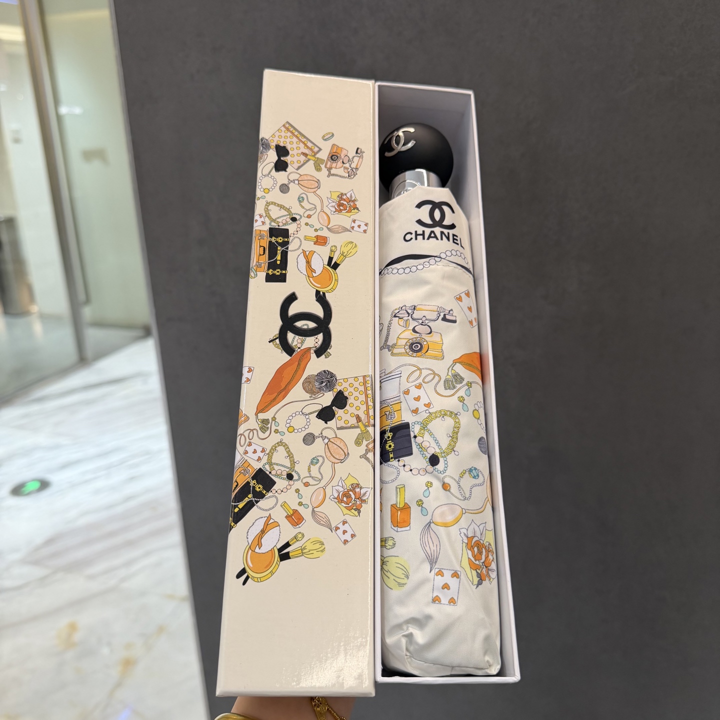 CHANEL（香奈儿）夏季新款 全自动折叠晴雨伞 黑色涂层防晒有效阻隔紫外线99%，UPF>50 所以能