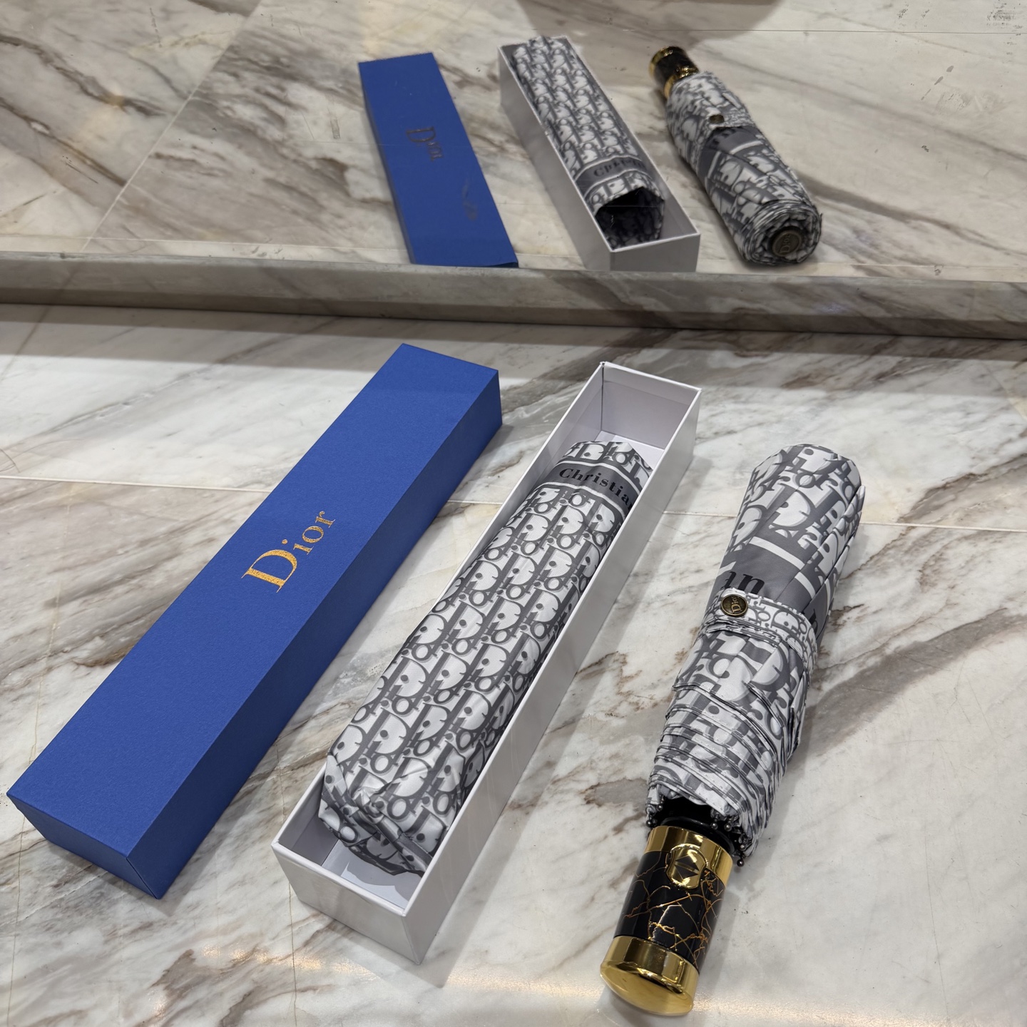 迪奥Dior 三折防晒睛雨伞。。夏季新款 全自动折叠晴雨伞 内里黑色涂层防晒有效阻隔紫外线99%，UPF