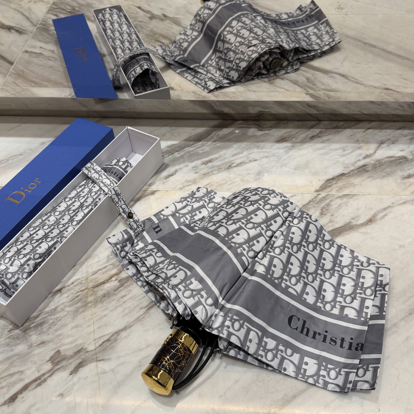 迪奥Dior 三折防晒睛雨伞。。夏季新款 全自动折叠晴雨伞 内里黑色涂层防晒有效阻隔紫外线99%，UPF