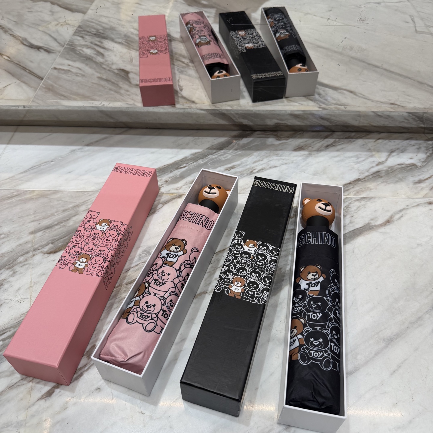 莫斯奇诺 MOSCHINO三折防晒睛雨伞。。 2025夏季新款 全自动折叠晴雨伞 内里黑色涂层防晒有效阻