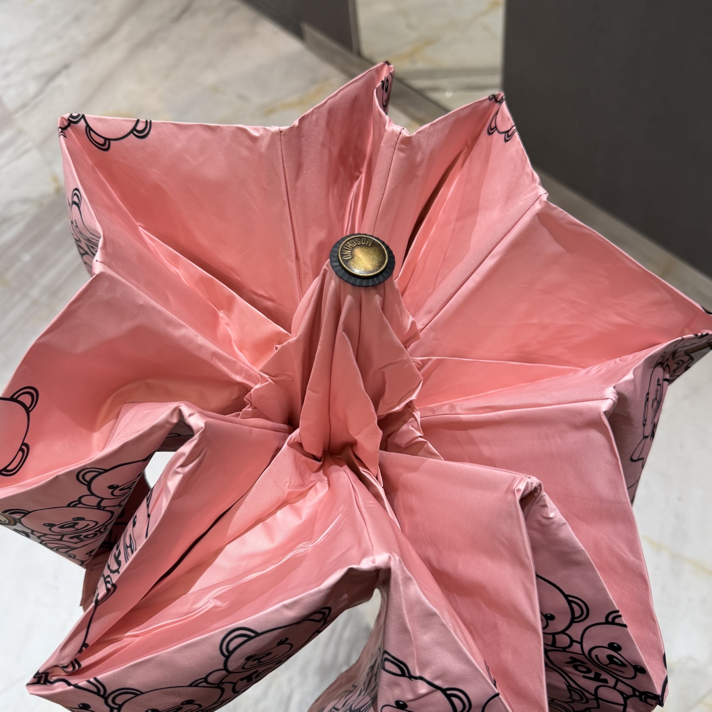 莫斯奇诺 MOSCHINO三折防晒睛雨伞。。 2025夏季新款 全自动折叠晴雨伞 内里黑色涂层防晒有效阻