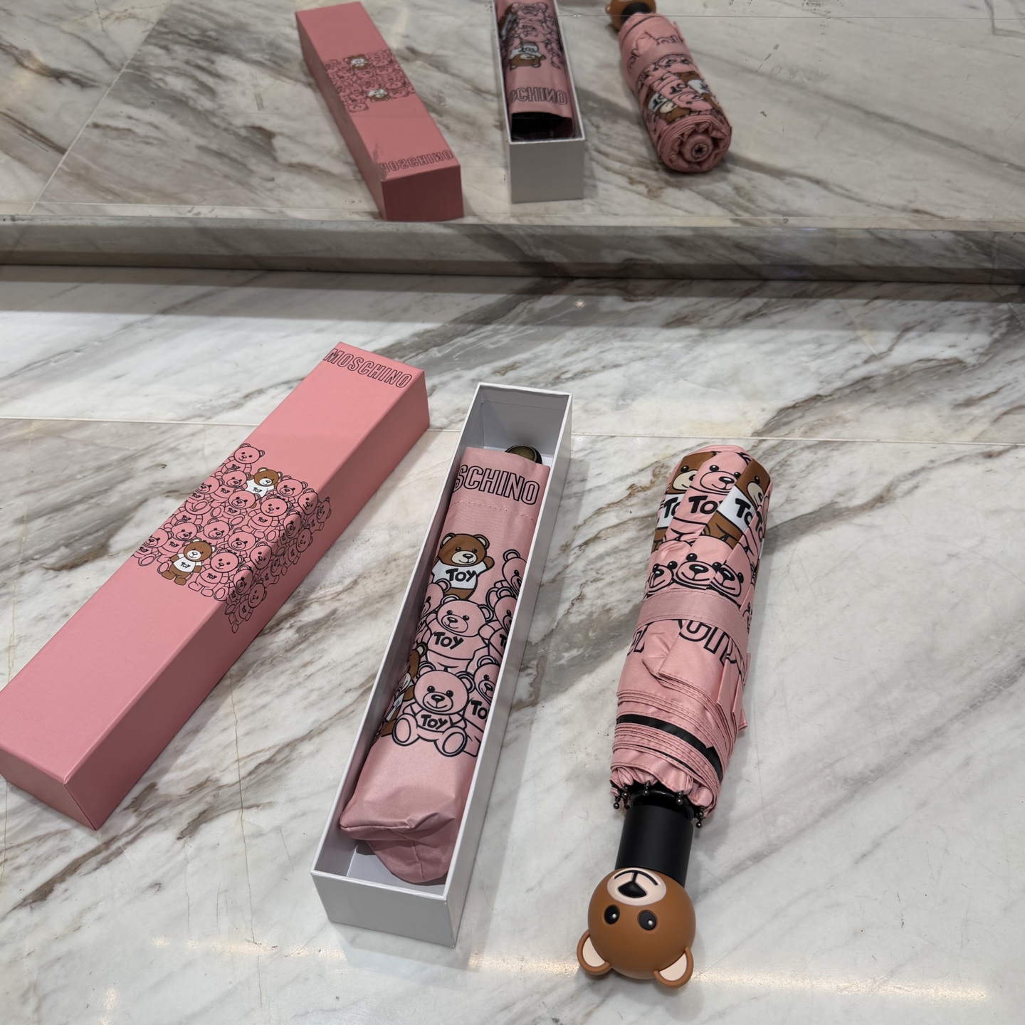 莫斯奇诺 MOSCHINO三折防晒睛雨伞。。 2025夏季新款 全自动折叠晴雨伞 内里黑色涂层防晒有效阻