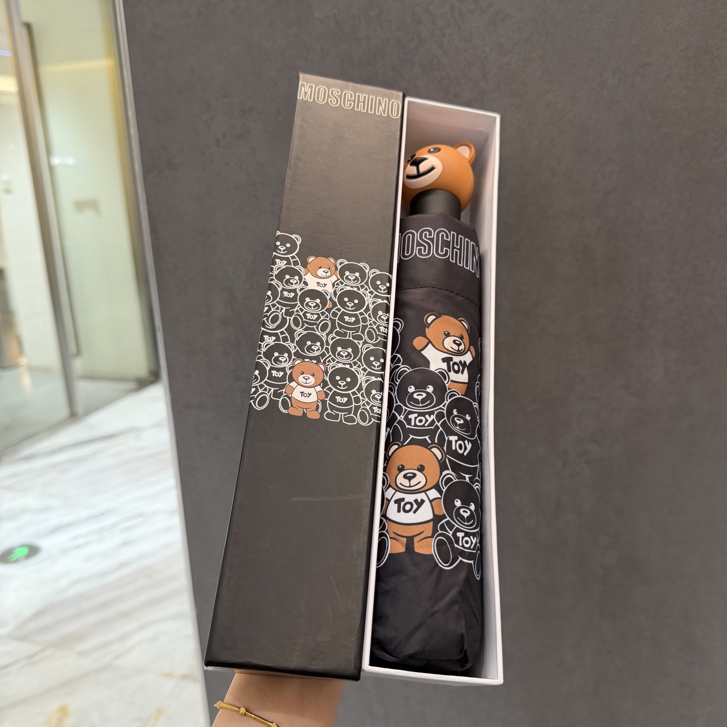 莫斯奇诺 MOSCHINO三折防晒睛雨伞。。 2025夏季新款 全自动折叠晴雨伞 内里黑色涂层防晒有效阻