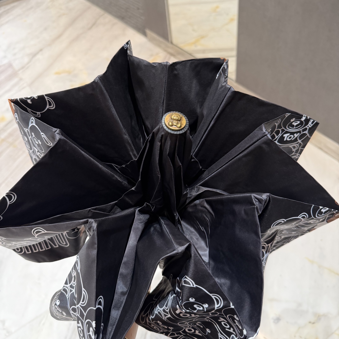 莫斯奇诺 MOSCHINO三折防晒睛雨伞。。 2025夏季新款 全自动折叠晴雨伞 内里黑色涂层防晒有效阻