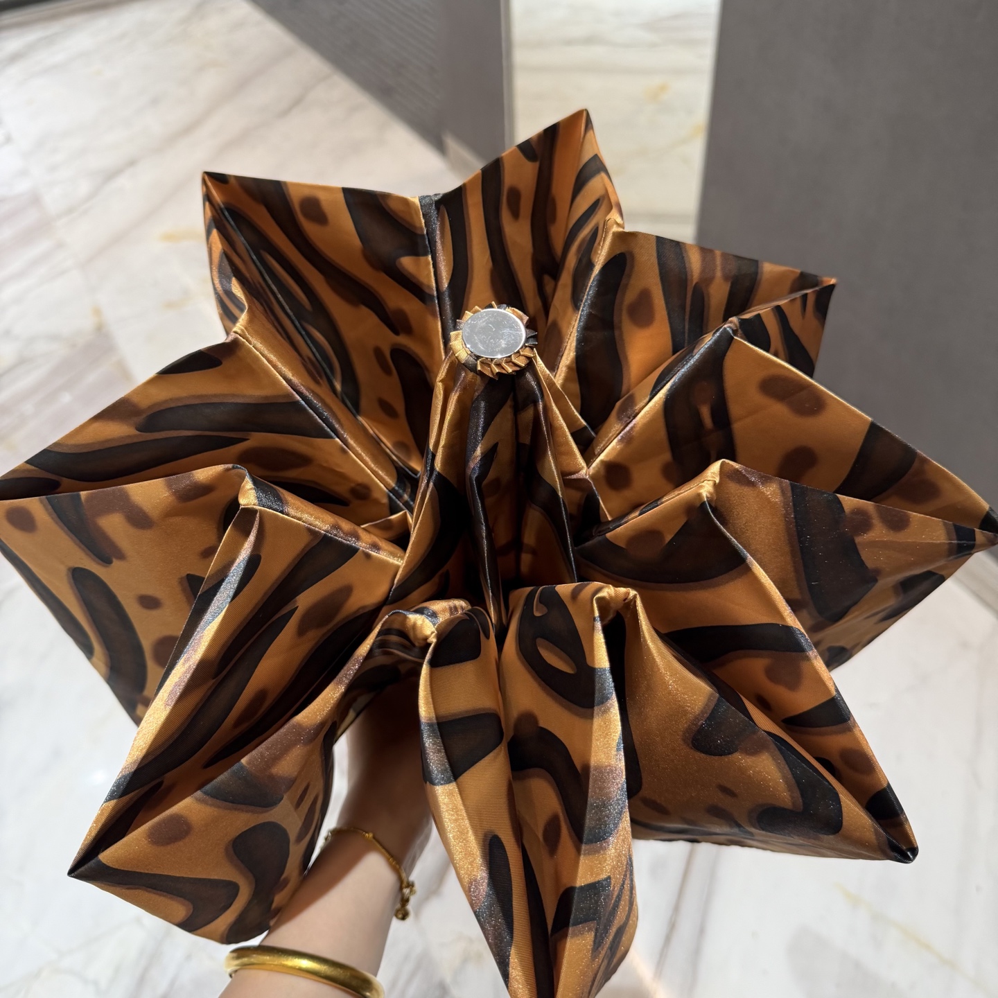 🇮🇹🇮🇹意大利Pasotti（萌塔汇）是世界上首屈一指的手工雨伞品牌 以其独特的设计灵感和上等面料 精美