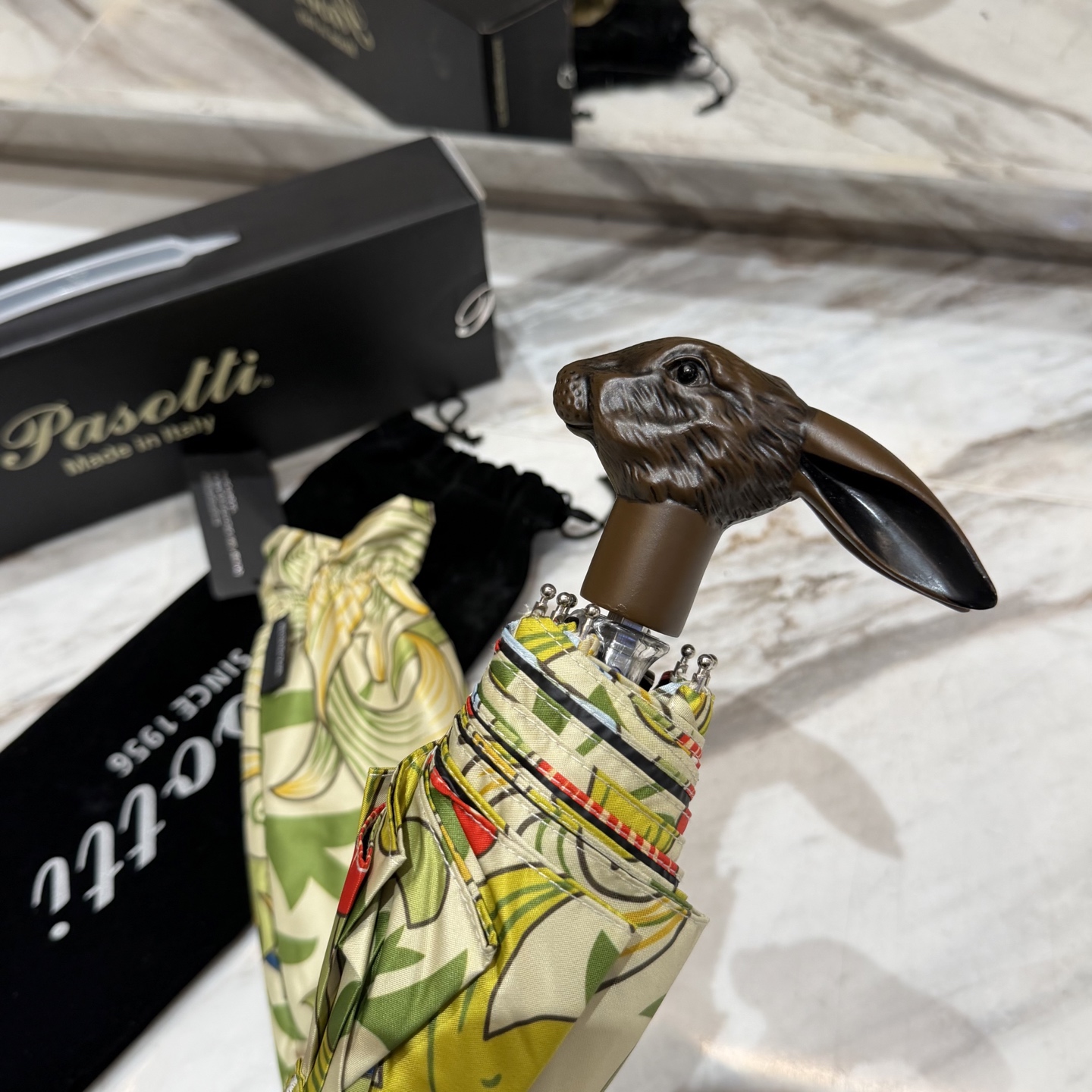 🇮🇹🇮🇹意大利Pasotti（萌塔汇）是世界上首屈一指的手工雨伞品牌 以其独特的设计灵感和上等面料 精美