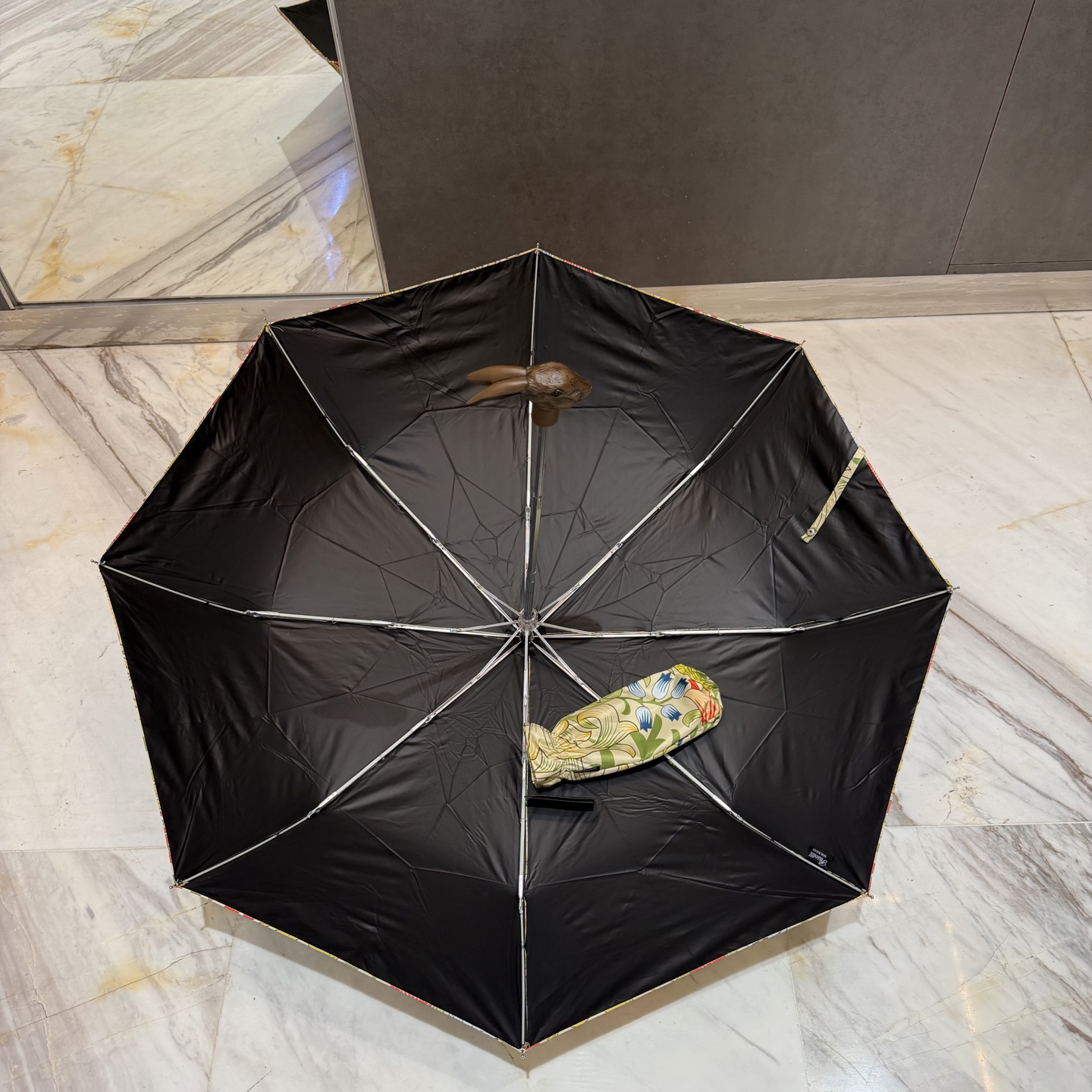 🇮🇹🇮🇹意大利Pasotti（萌塔汇）是世界上首屈一指的手工雨伞品牌 以其独特的设计灵感和上等面料 精美