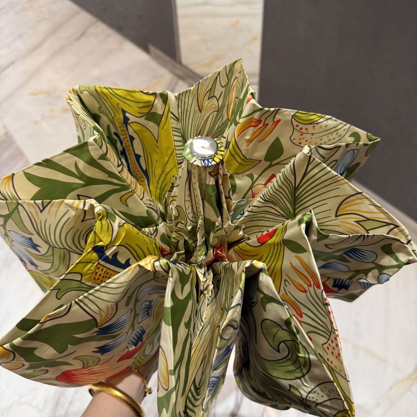 🇮🇹🇮🇹意大利Pasotti（萌塔汇）是世界上首屈一指的手工雨伞品牌 以其独特的设计灵感和上等面料 精美