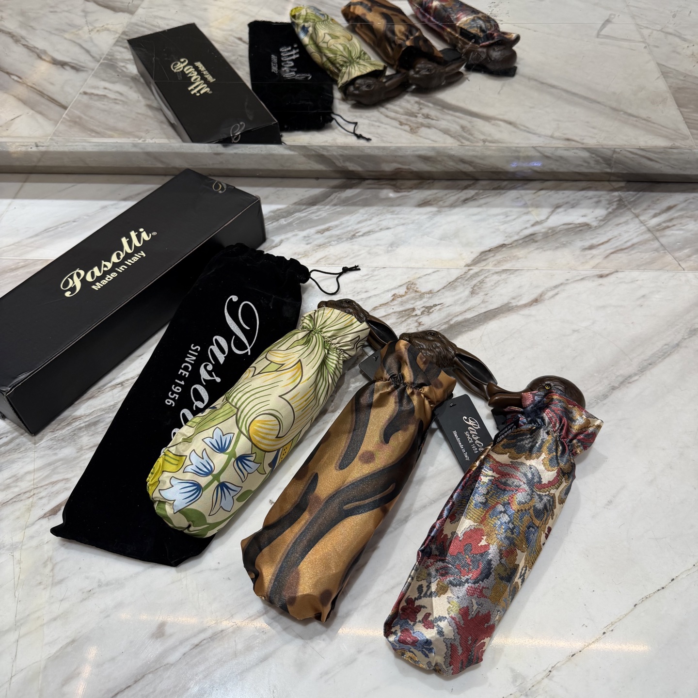 🇮🇹🇮🇹意大利Pasotti（萌塔汇）是世界上首屈一指的手工雨伞品牌 以其独特的设计灵感和上等面料 精美