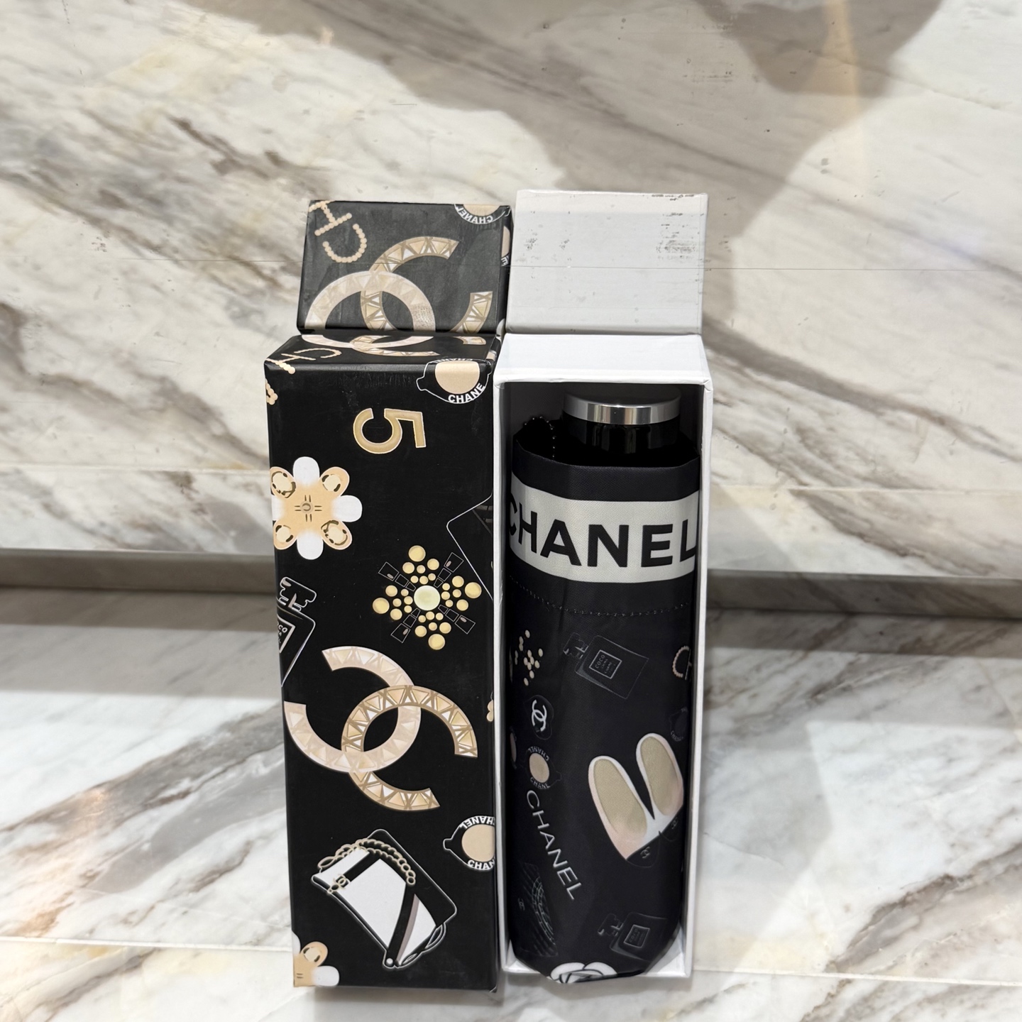 NO:815926,CHANEL (Chanel) new model 50% off folding umbrella, fashionable original OEM quality, exquisite details, visible quality, breaking the stereotype, pure and gorgeous color!  Umbrellas, parasols, umbrellas, chanel, chanel, umbrellas19860909CHANEL（香奈儿）新款 五折 折叠晴雨伞 时尚原单代工品质 细节精致 看得见的品质 打破一成不变 色泽纯正艳丽！雨伞遮阳伞太阳伞,雨伞,chanel,chanel,umbrellas,accessory