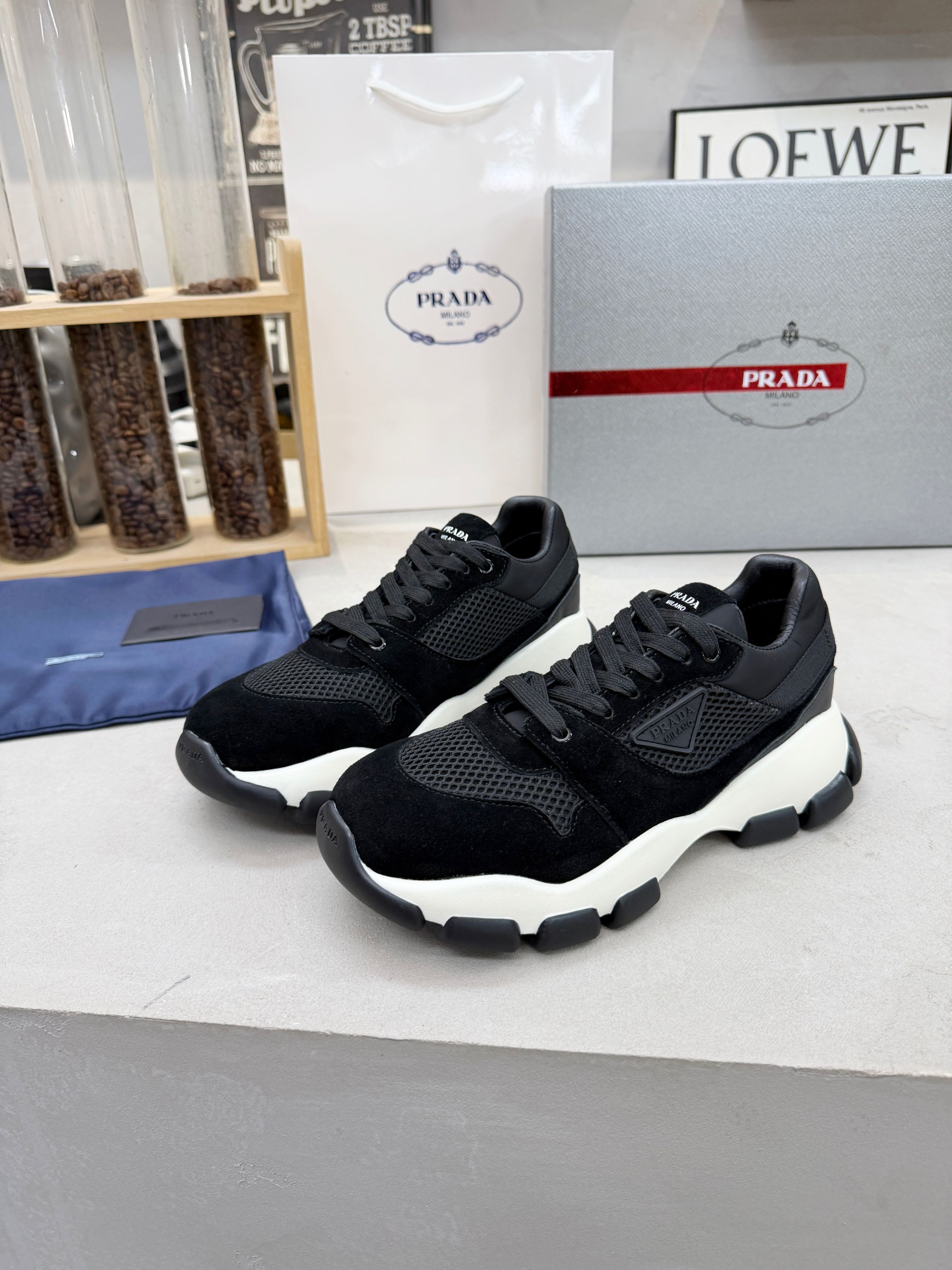 NO:886778,Dad shoes for couples, high mercerized cowhide suede + breathable mesh, sheepskin lining + cowhide feet, original vacuum injection molded outsole, sole height 4.5cm, code number 35-45,,,cowhide,sheepskin19860909老爹鞋情侣款高丝光牛反绒+透气网,羊皮内里+牛皮垫脚,原版抽真空注塑大底,底高4.5cm,码数35-45,,,cowhide,sheepskin,Men's shoes
