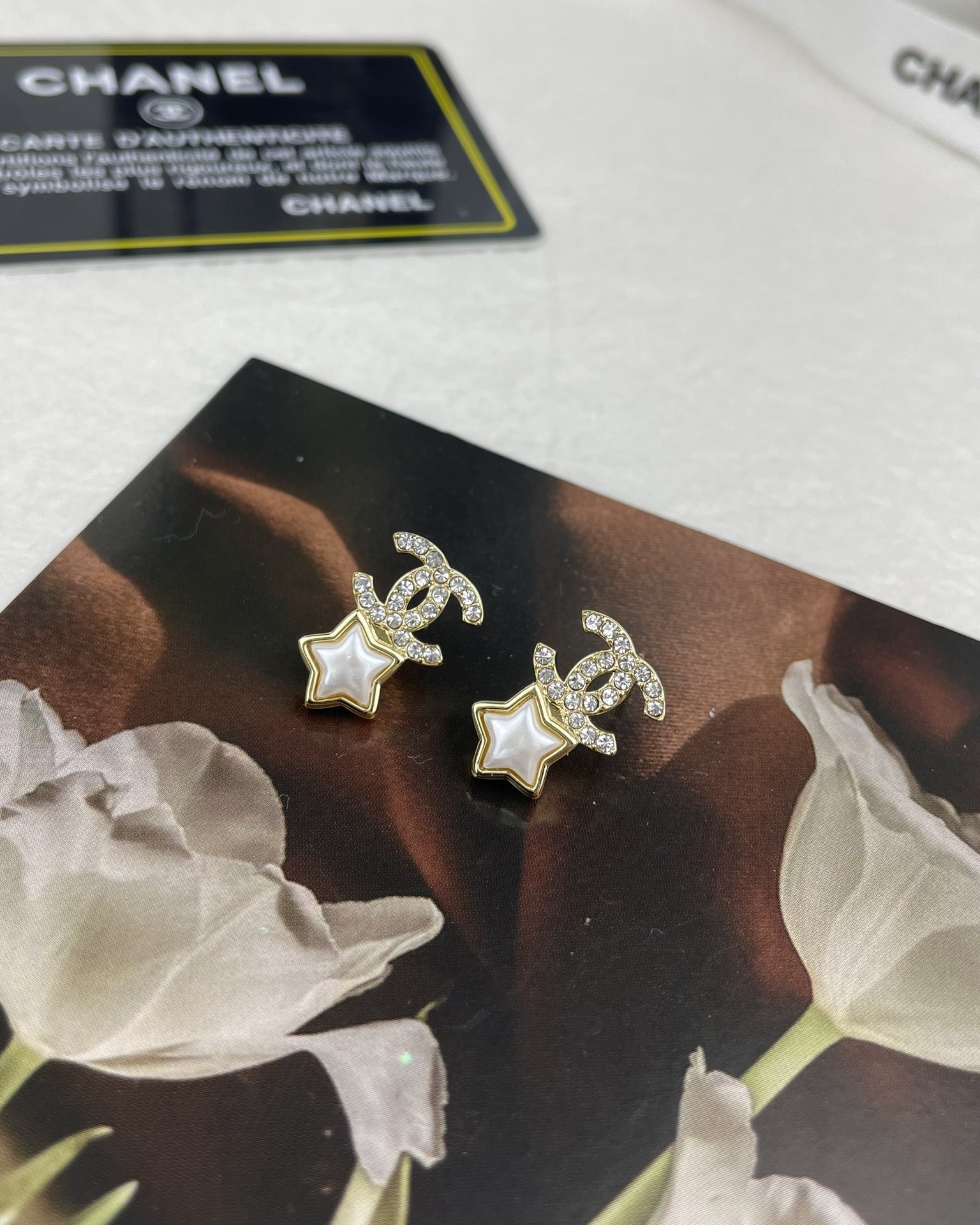 ¥98 
小香24新款 五角星⭐ 镶钻双C耳钉 