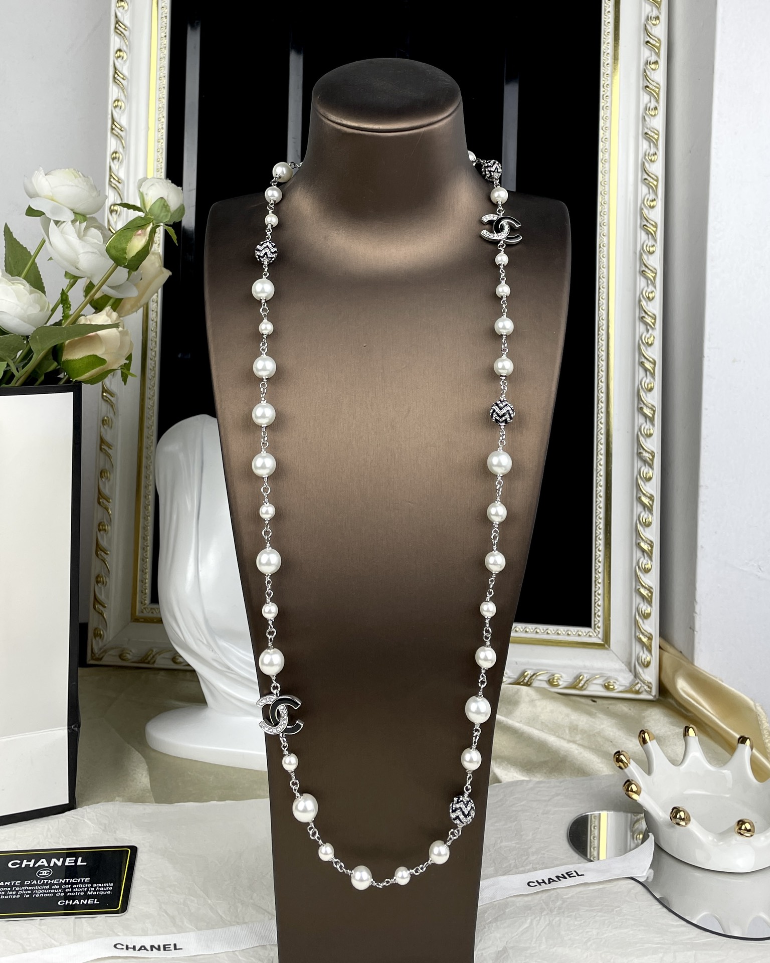 NO:541698,Little fragrance, black enamel, ball rhinestone, long white pearl sweater chain, Chanel necklace, chanel, sweaters, necklace19860909小香 黑色珐琅 圆球水钻长款 白色珍珠毛衣链,香奈儿项链,chanel,sweaters,necklace,Jewelry