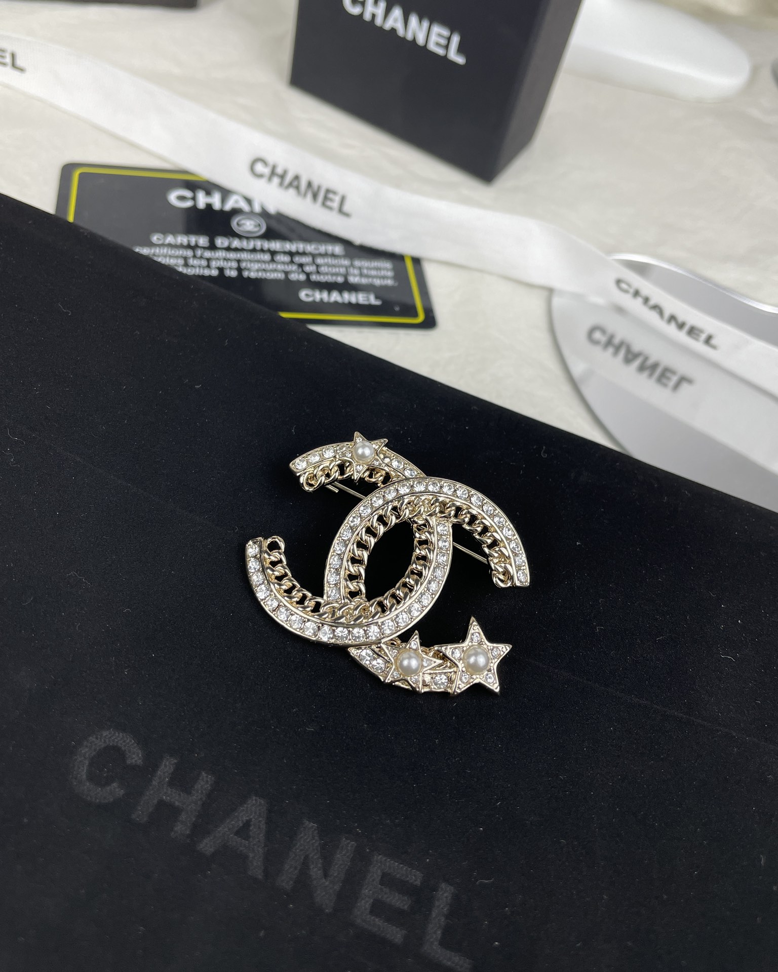 NO:100936,Xiaoxiang 24 new star hollow rhinestone brooch, Chanel brooch, chanel, brooch, breastpin19860909小香 24新款星星镂空水钻胸针,香奈儿胸针,chanel,brooch，breastpin,Jewelry