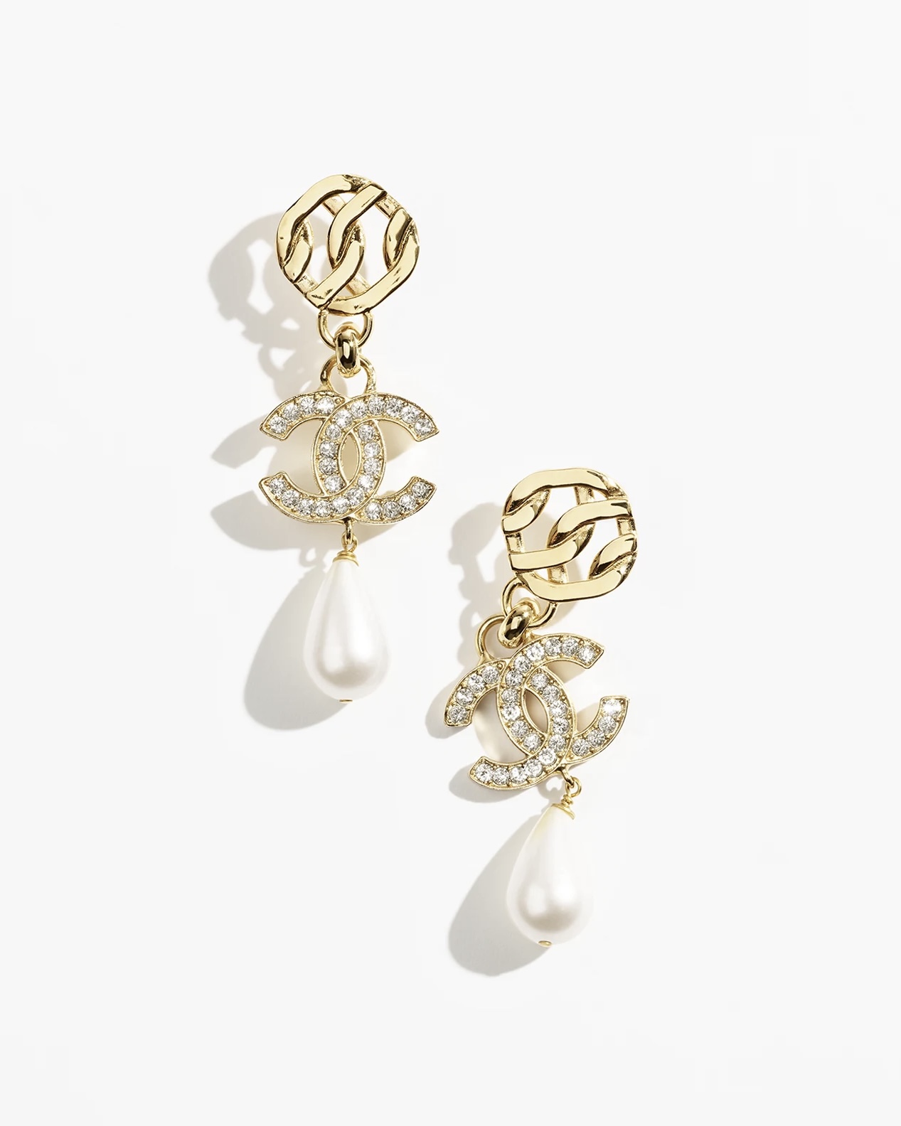 NO:102146,Xiaoxiang new hollow double C earrings pearl ear hanger, Chanel earrings, chanel, earrings19860909小香新款镂空双c耳环珍珠耳吊,香奈儿耳钉,chanel,earrings,Jewelry