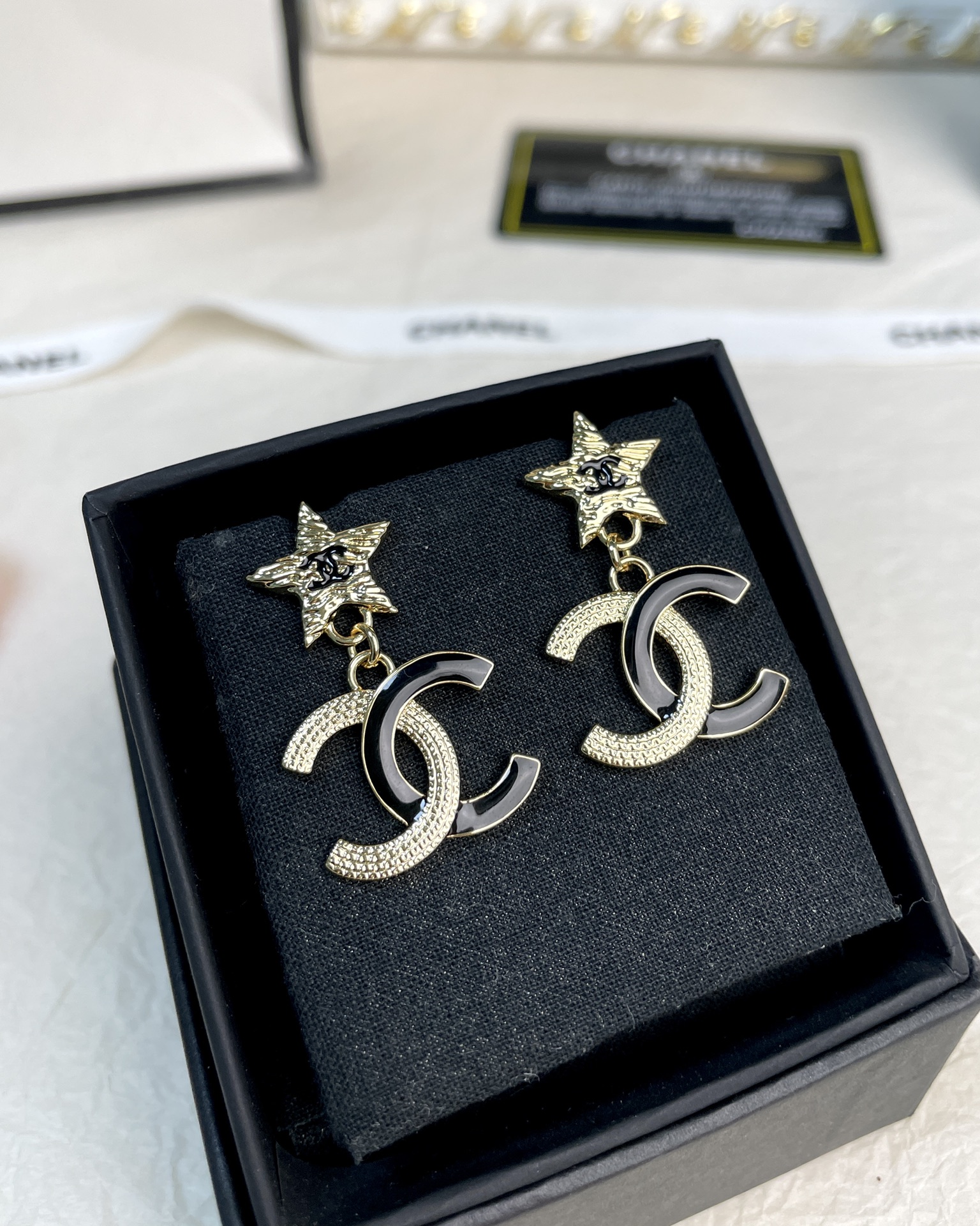 NO:101279,Xiaoxiang new black gold five-pointed star star double c earrings, Chanel earrings, chanel, earrings19860909小香新款黑金五角星 星星 双c耳环,香奈儿耳钉,chanel,earrings,Jewelry