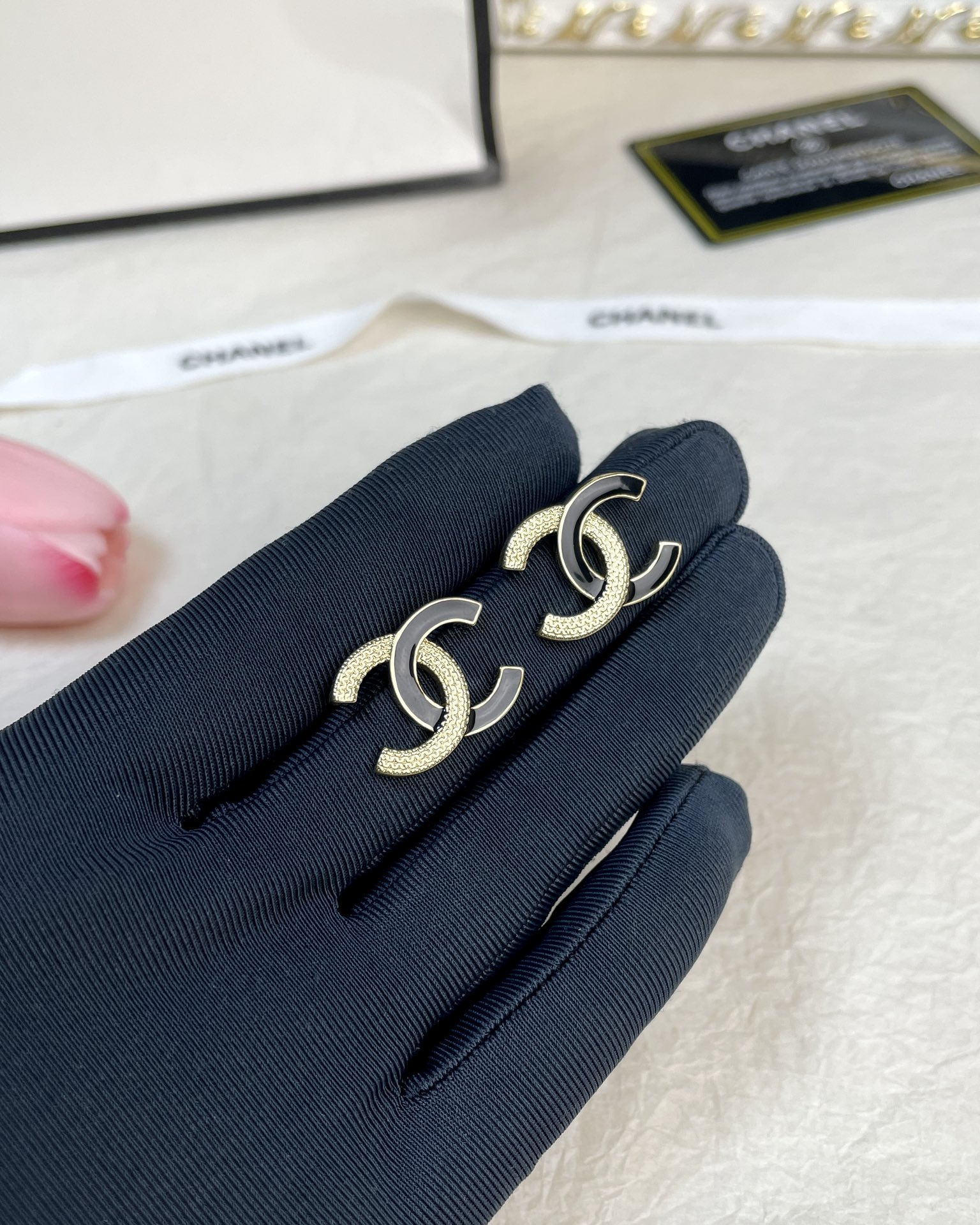 NO:101274,Xiaoxiang new black gold double C stud earrings, Chanel stud earrings, chanel19860909小香新款黑金双c耳钉,香奈儿耳钉,chanel,Jewelry