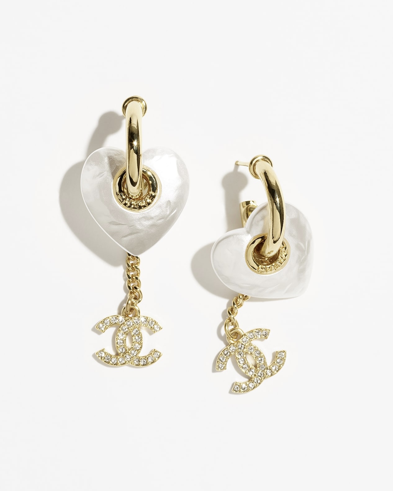 NO:101303,CHANE Xiaoxiang new resin love piercing ear hook earrings, Chanel earrings, chanel, chanel, earrings19860909CHANE 小香新款树脂爱心穿洞耳钩耳环,香奈儿耳钉,chanel,chanel,earrings,Jewelry