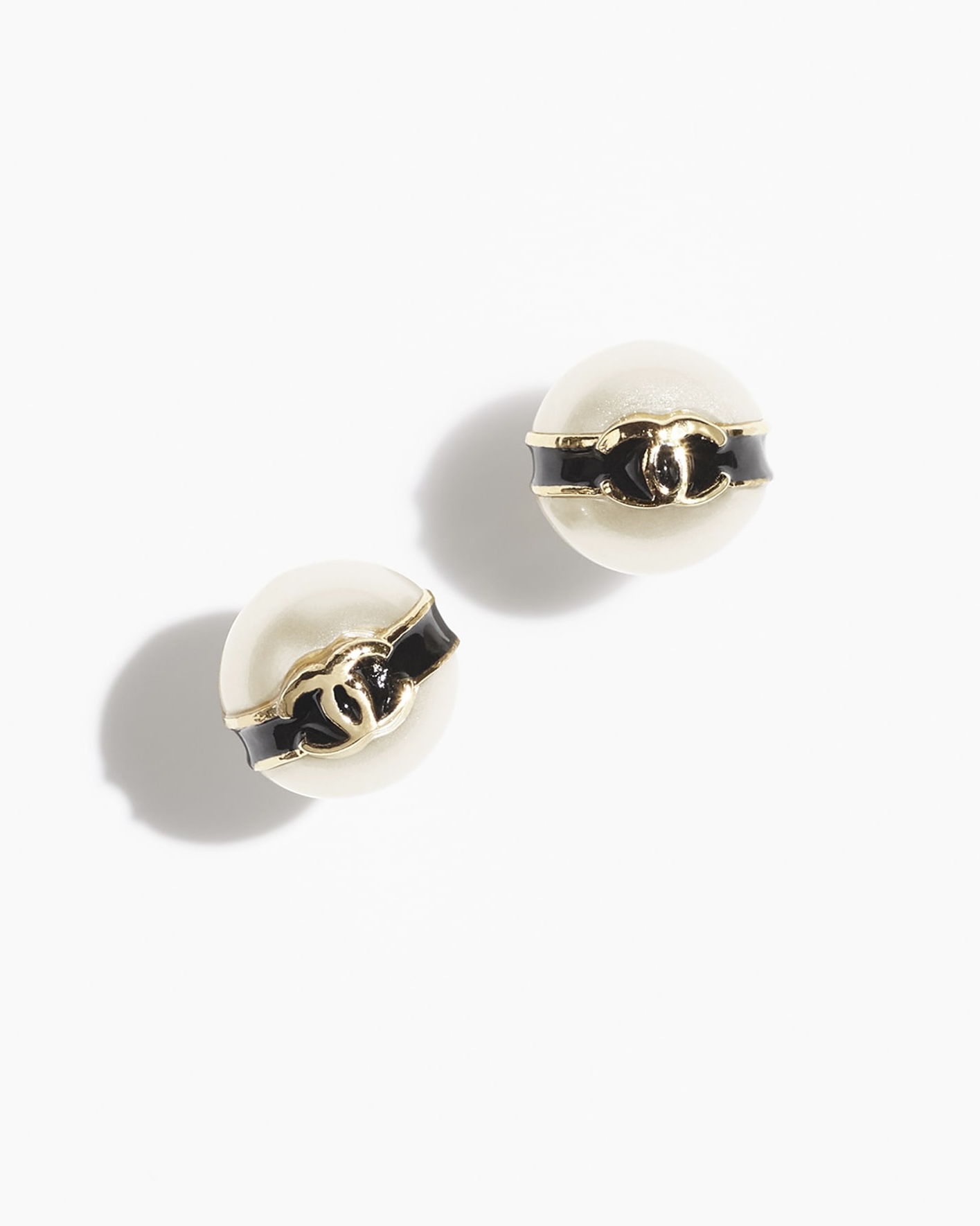 NO:101453,Xiaoxiang 24s new style black enamel splicing, small pearl earrings, Chanel earrings, chanel19860909小香24s新款 黑色珐琅拼接 小珍珠耳钉,香奈儿耳钉,chanel,Jewelry